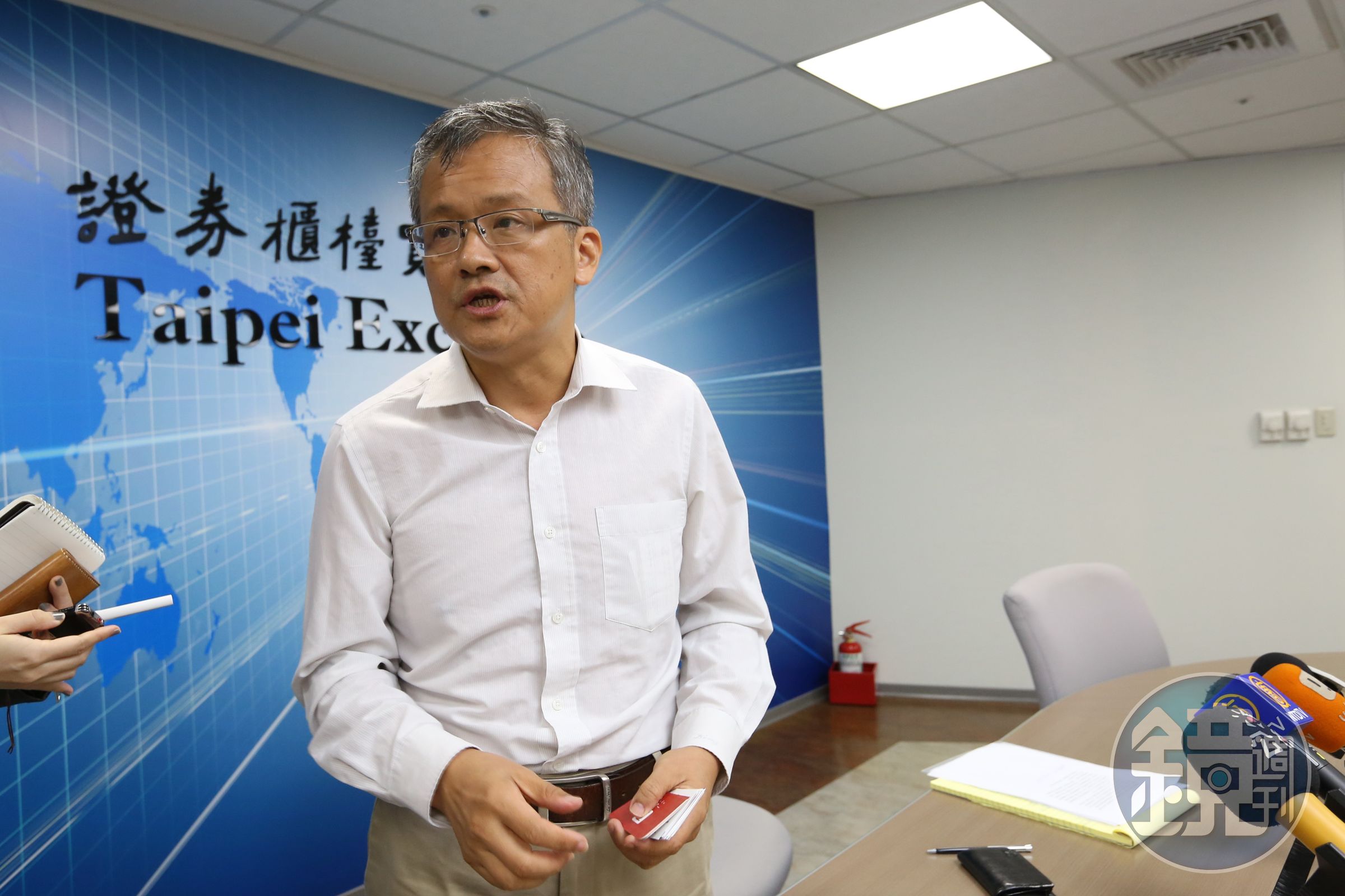 距法規規定財報公布截止日只剩下兩週，急得代理董事長丁萬鳴在記者會直言：「拜託大家幫忙介紹會計師。」
