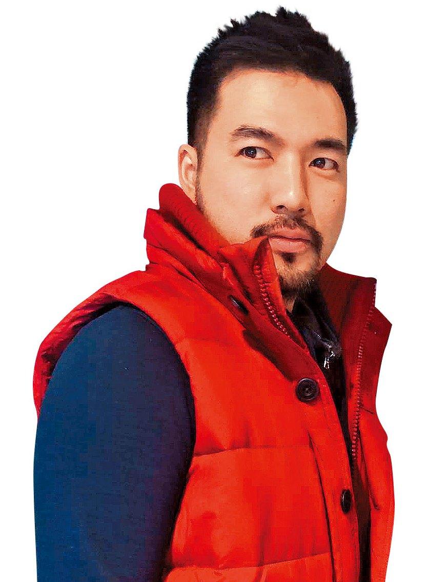 易君勵體格壯碩,曾拍過多支電視廣告及MV,之後轉戰當健身教練。(翻攝自臉書)