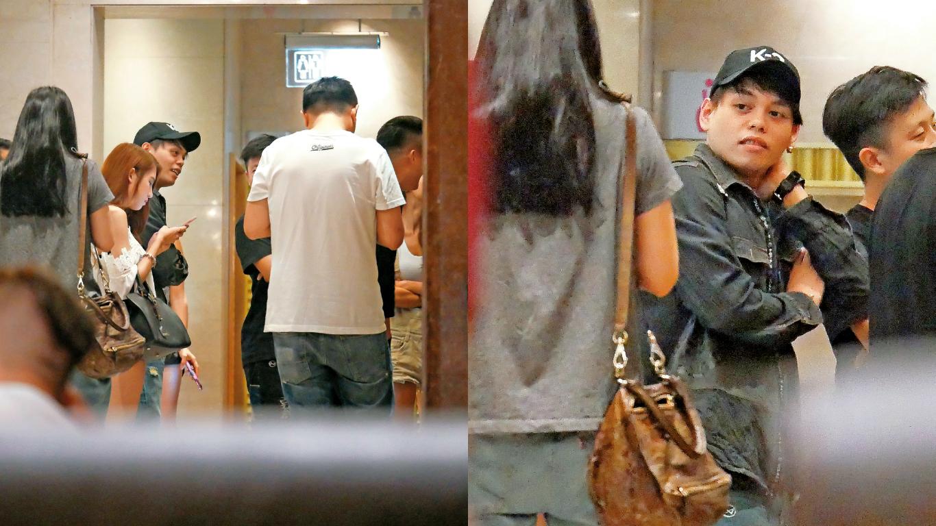 楊琳（戴帽者）跑去歡唱被本刊拍個正著，可見他已走出團員呼麻的陰影，認真而且雨過天晴般地過著自己的玩樂生活。托著頭的楊琳，完全沒有擺出明星架勢；不久之前，他被其他媒體拍到把了36歲的妹，胃口頗開。