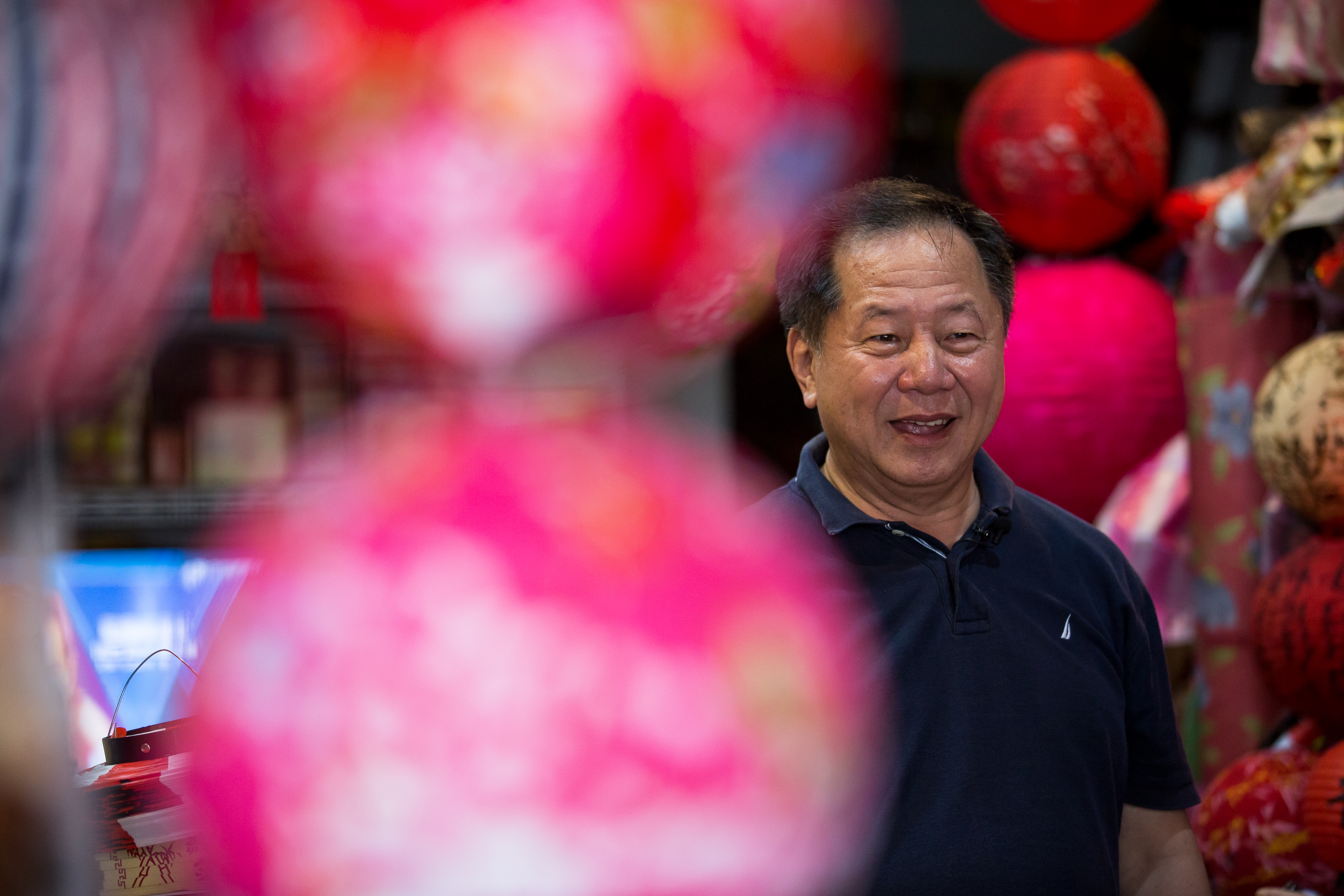 薇閣會用傳統燈籠布置校園,都是李傳洪請人到迪化街百年老店手工燈籠店採買。