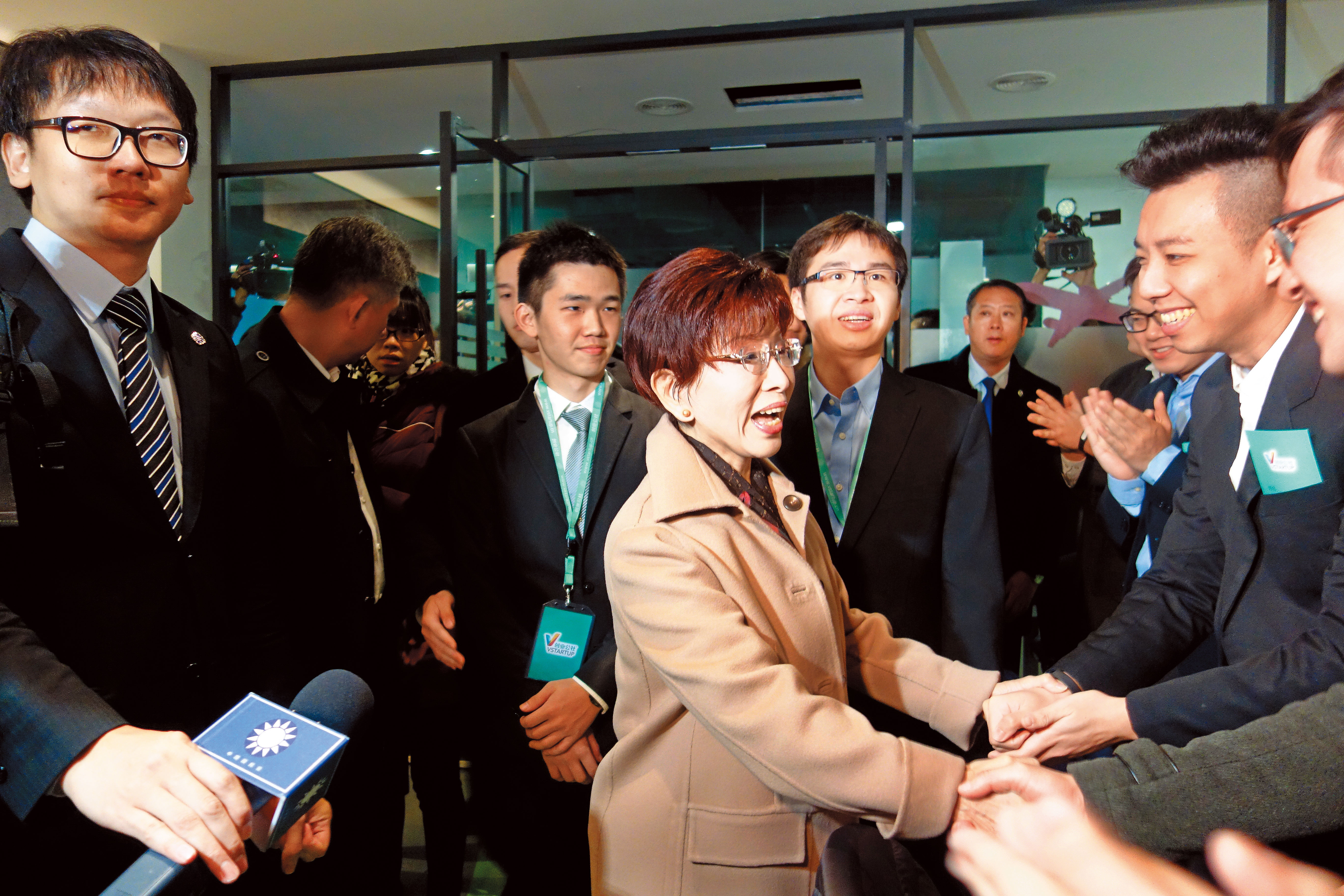 洪秀柱11月1日上午參觀北京中關村青創基地。(國民黨提供)