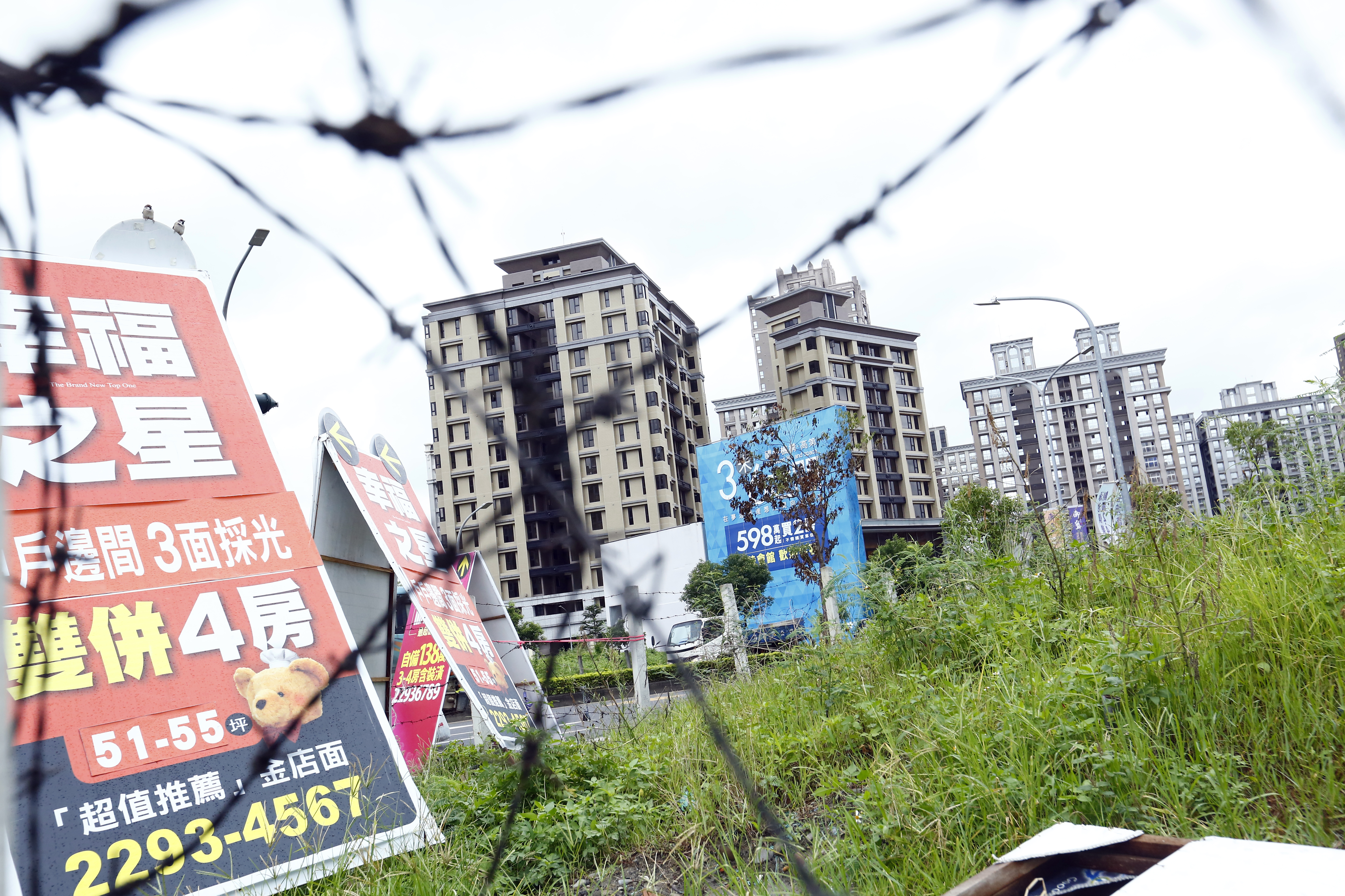雙北市房價雖明顯下滑逾1成，但民眾還是買不起房。