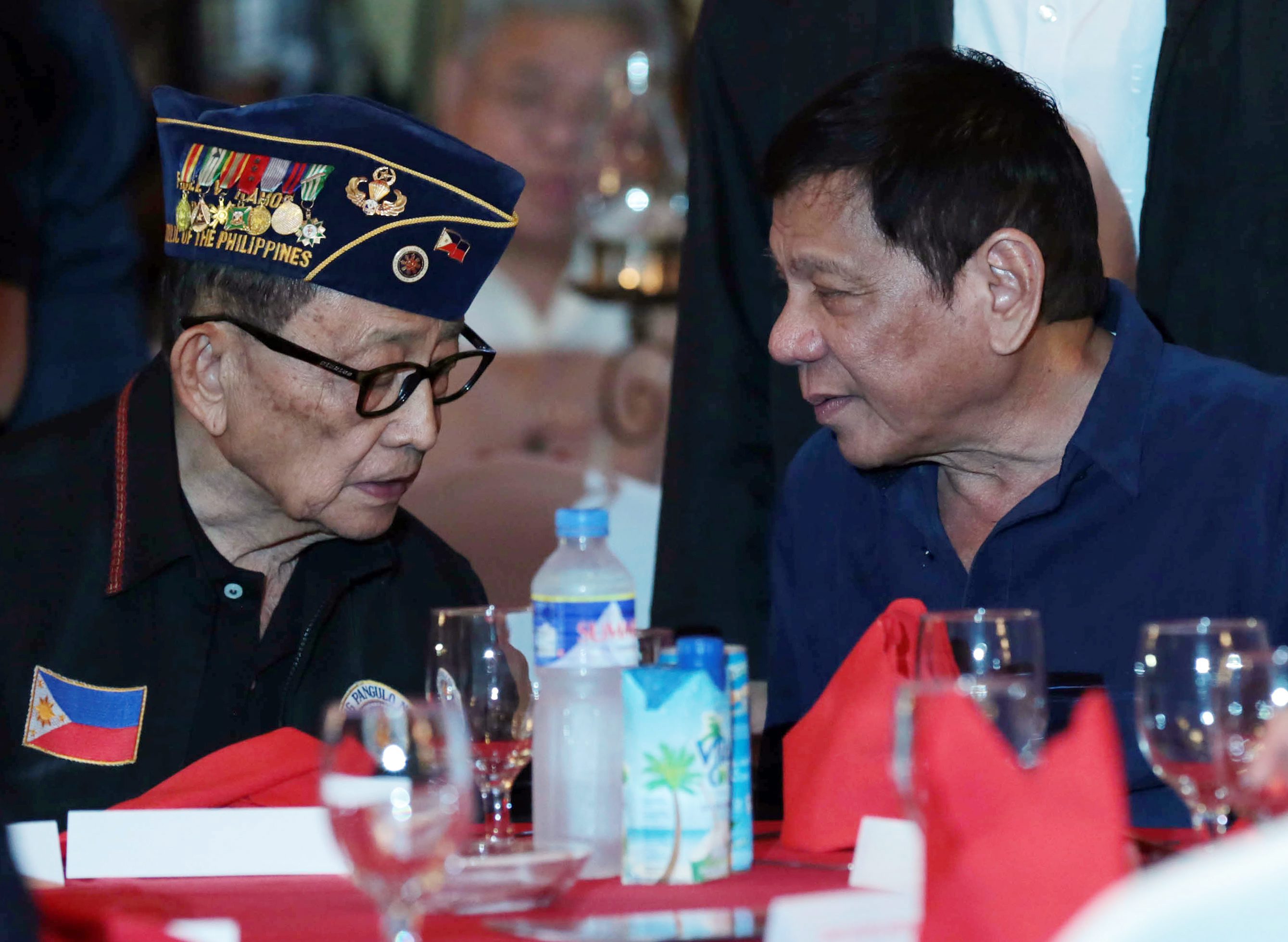 言行暴衝 親中辱美  菲總統杜特蒂終被重臣打臉