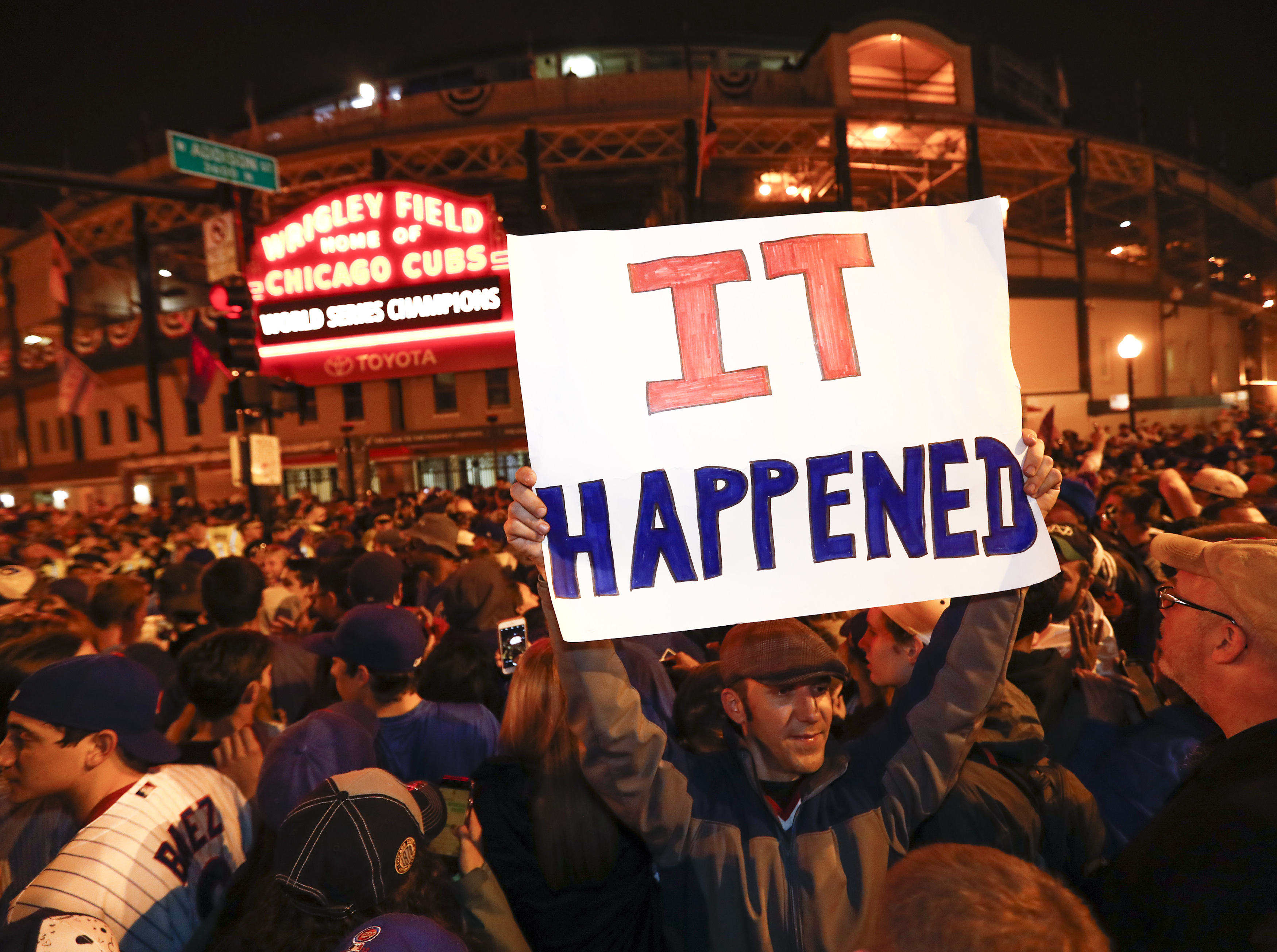 告別了！百年魯蛇：小熊奪冠美夢成真