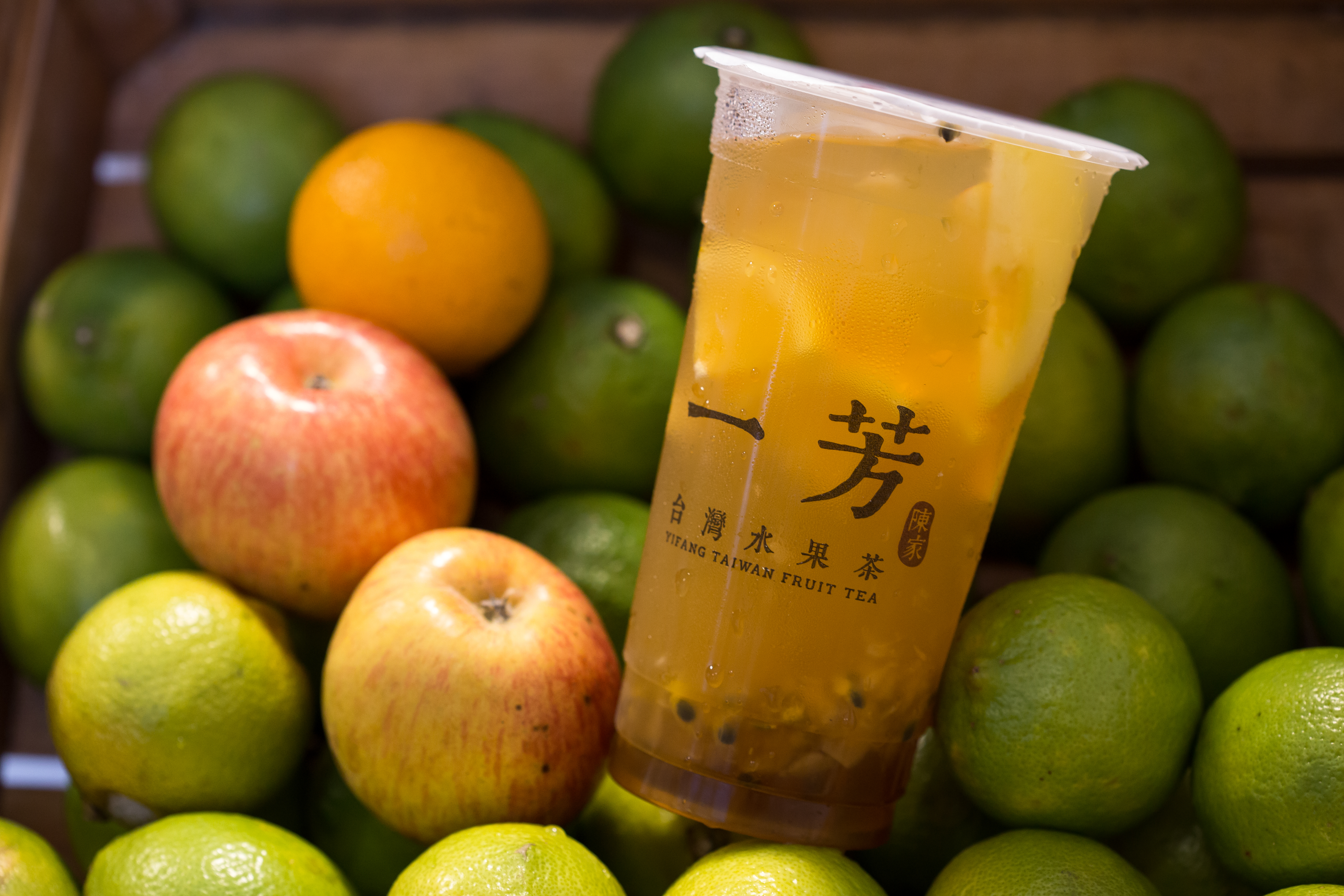 主打水果和茶葉都MIT的一芳，到中國開放加盟不到4個月，已有9家店。（水果茶60元／大杯）