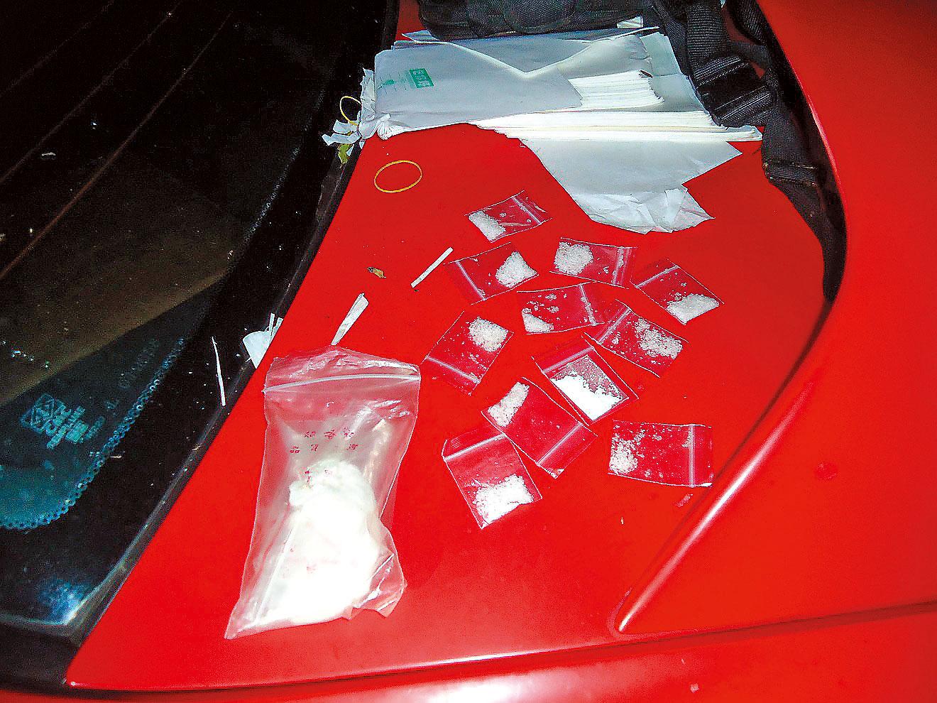 盜伐集團總和毒品脫離不了關係，原住民為了這些白色粉末不惜冒犯神聖林場。（ 保七總隊第五大隊提供）