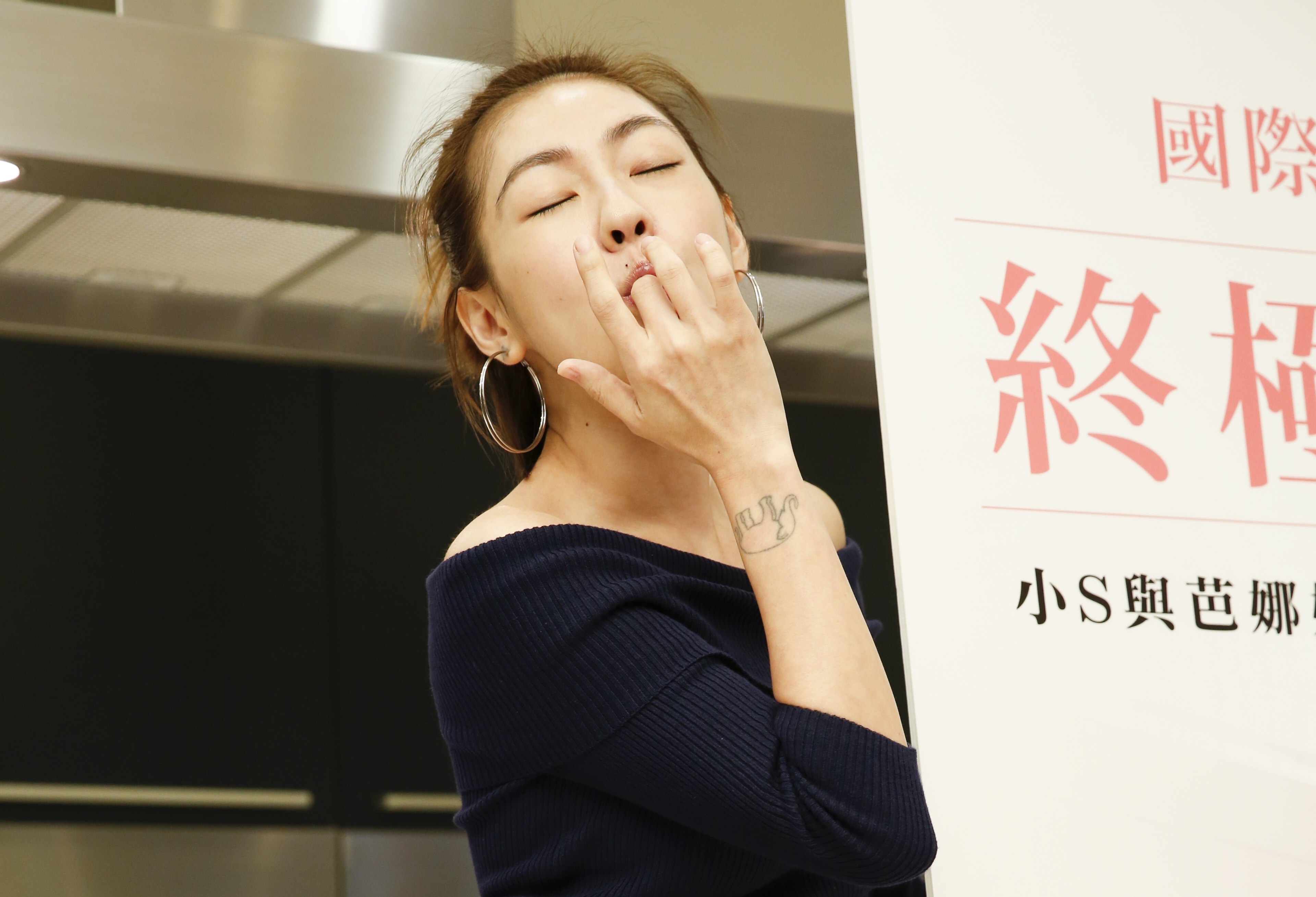 【搶鏡頭】小S含出高潮face　瑤瑤搞出勃起nose