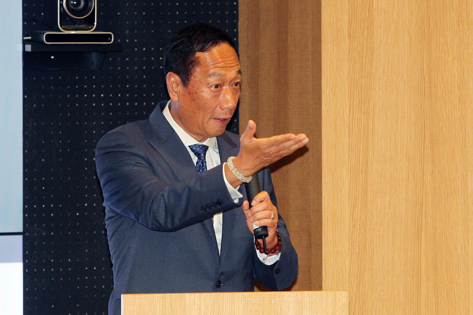 鴻海董事長郭台銘近期頻頻出招，還打算進軍半導體。