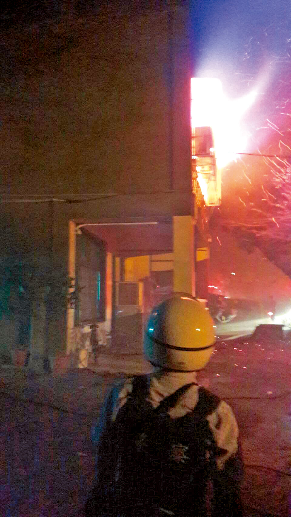 桃園中壢火災,2樓除了木板隔間外,更加裝鐵窗,讓原本有活命機會的一家4口成了火舌下犧牲者。