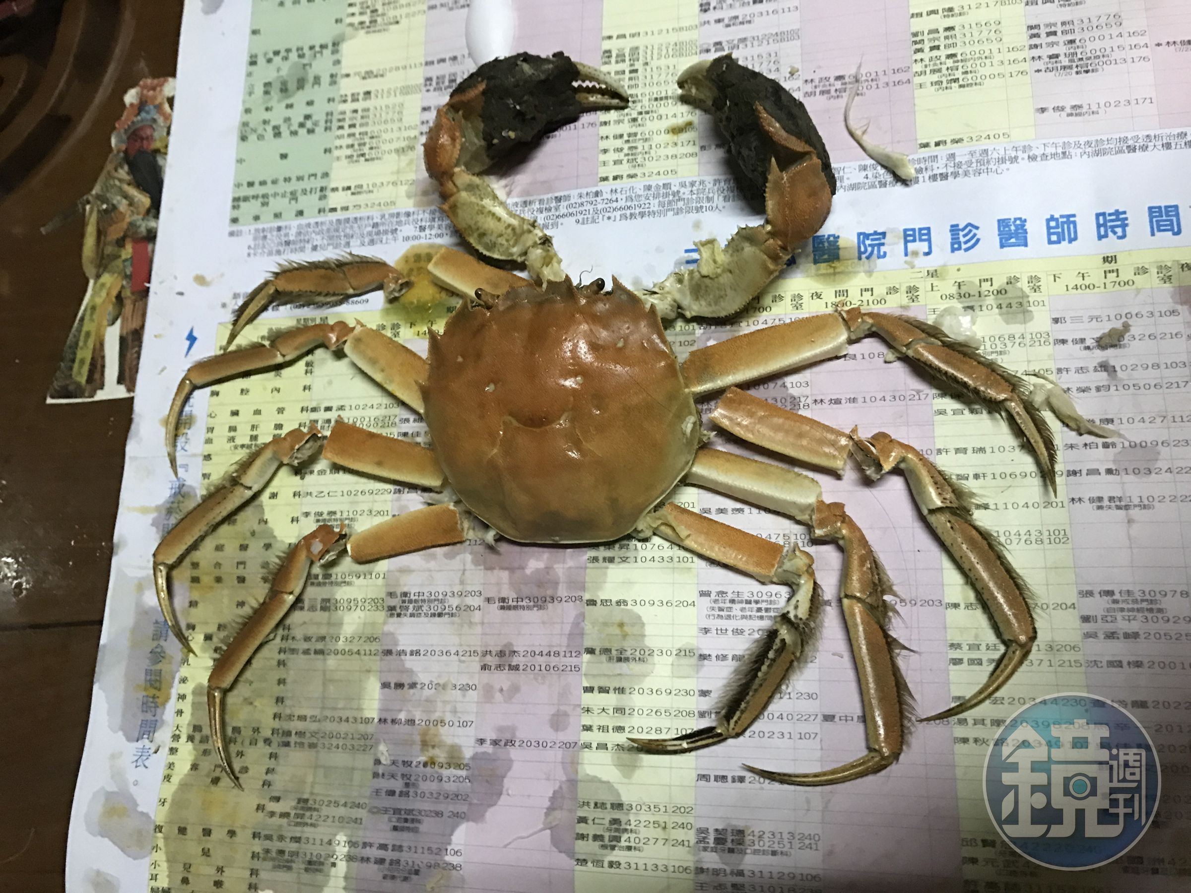 我家只有我爹有本領吃完一隻還是一隻，請忽略底下的墊油紙哈哈哈哈。