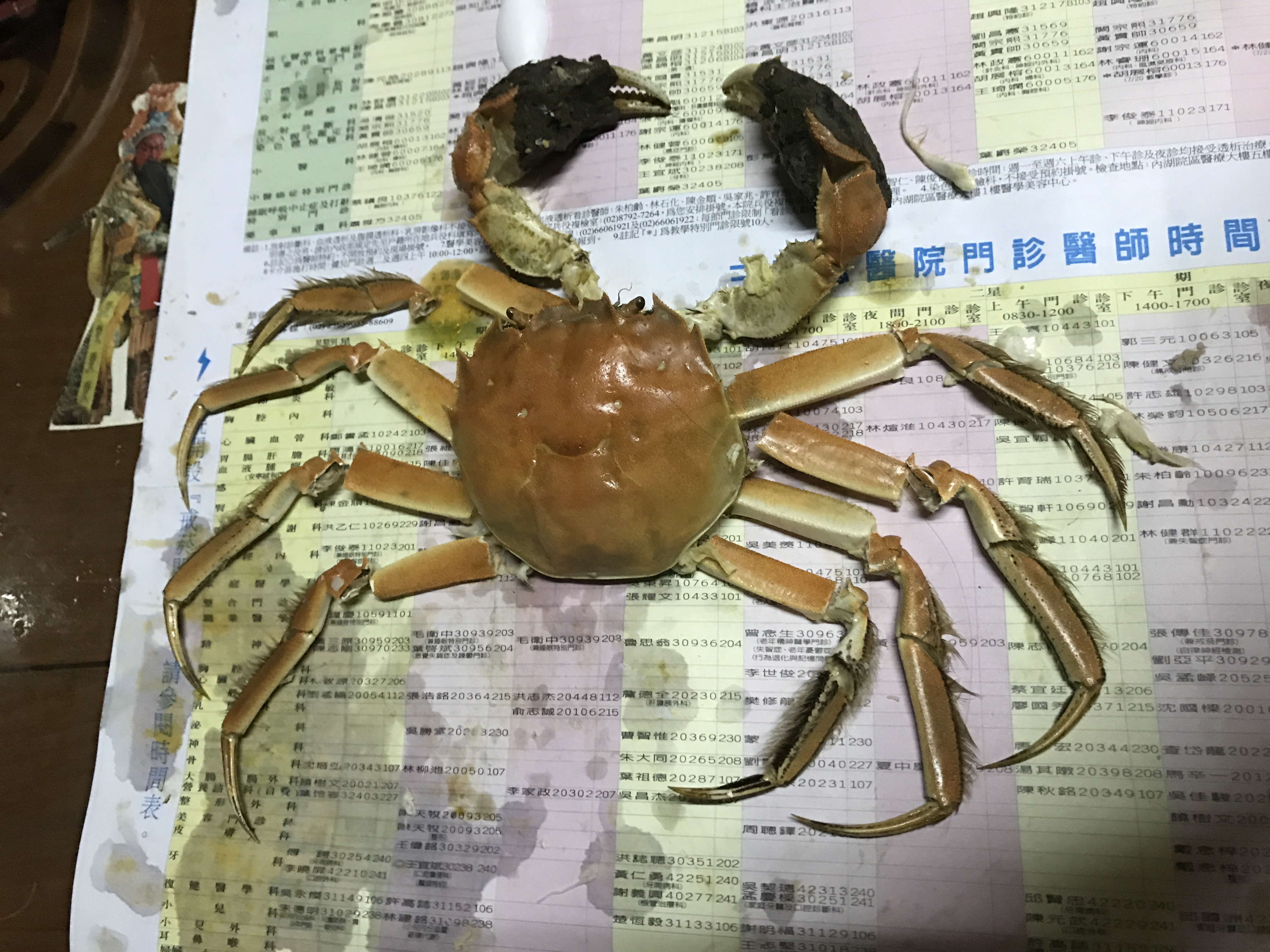 我家只有我爹有本領吃完一隻還是一隻，請忽略底下的墊油紙哈哈哈哈。