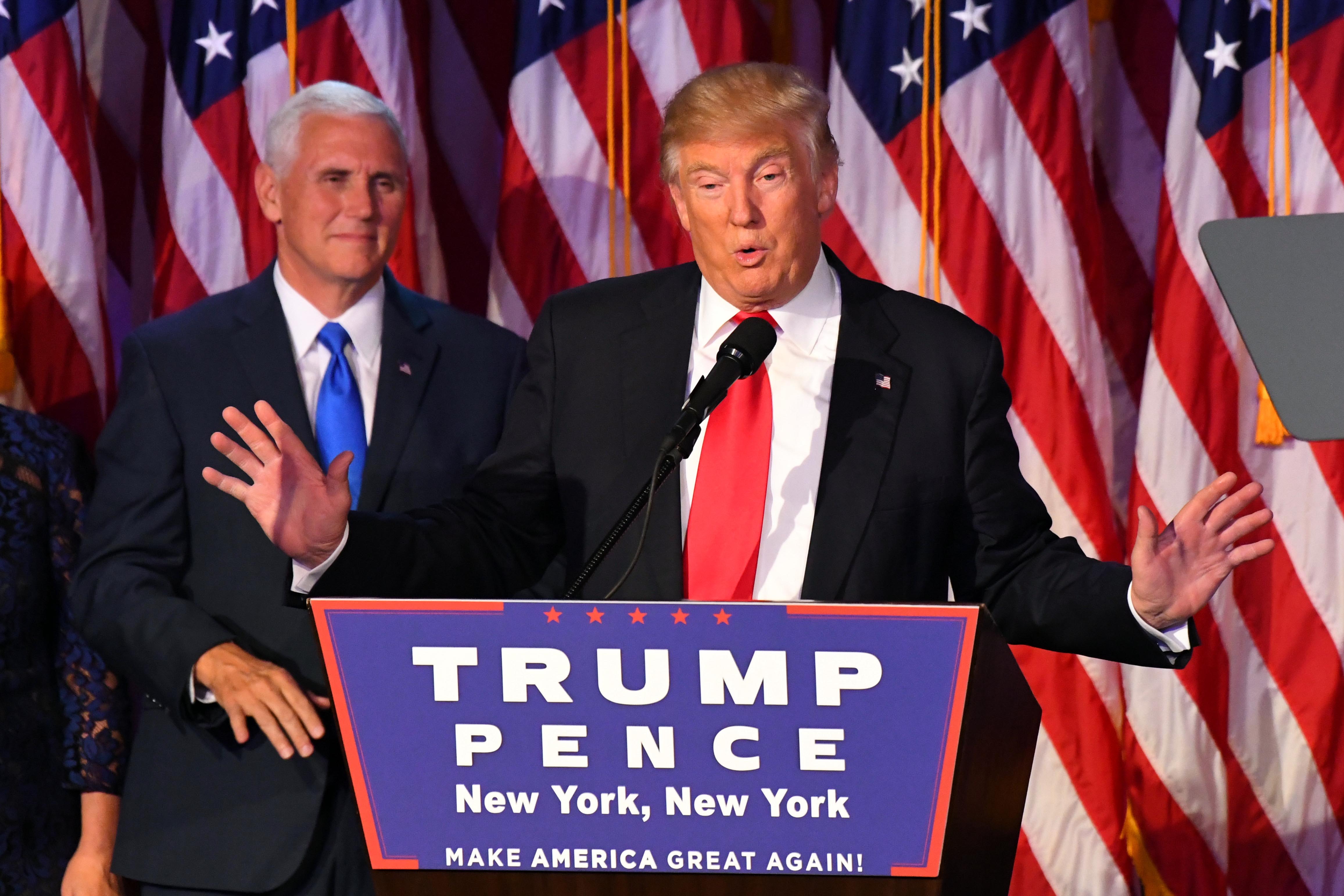 【美大選】川普爆冷勝選 希拉蕊致電承認敗選