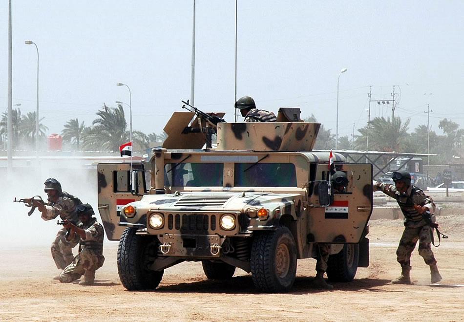 美伊戰爭，圖為美國扶植的伊拉克新軍「第六軍」。