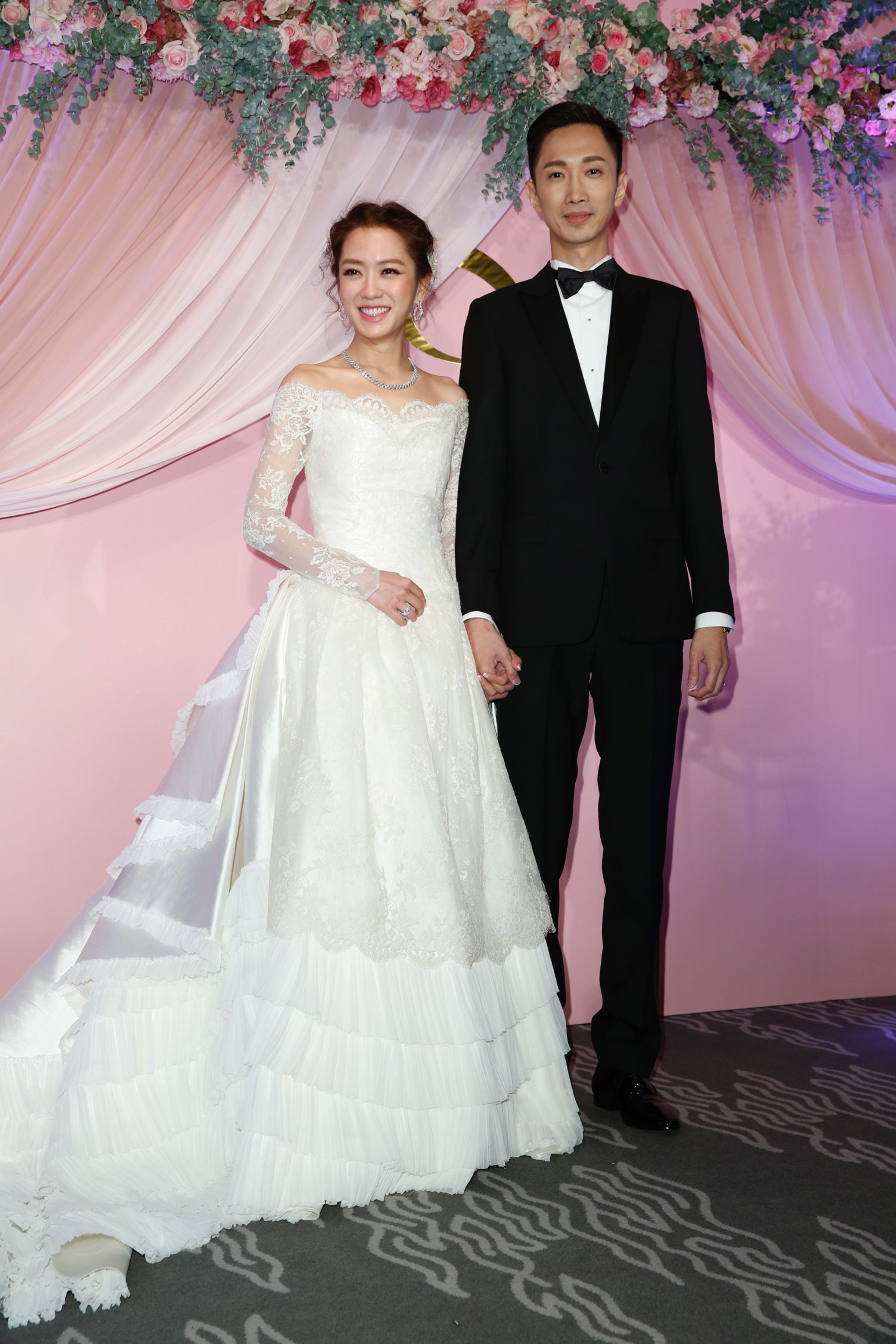 楊千霈與洪家傑辦婚宴，兩人甜蜜現身接受祝福。