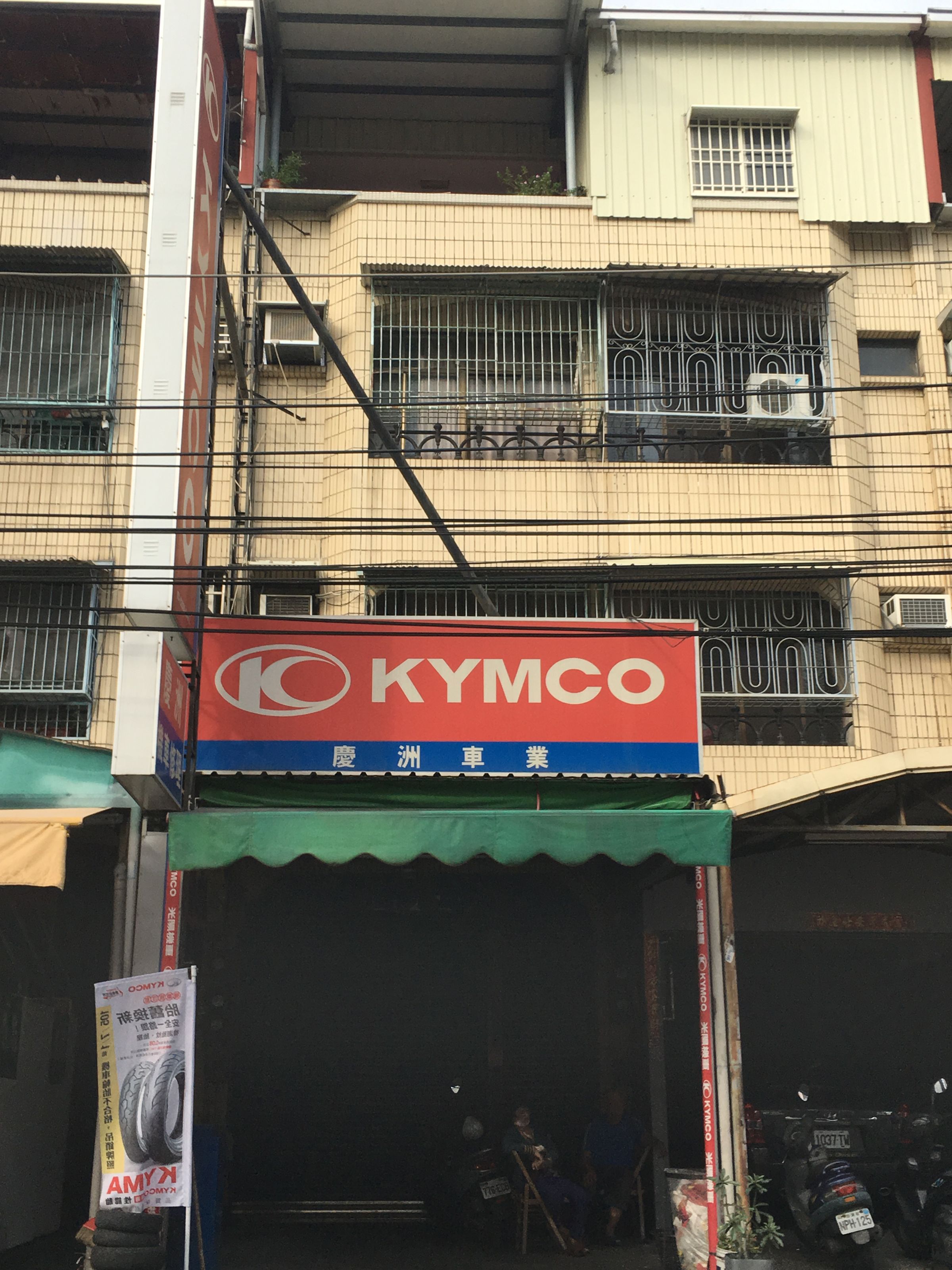 死者黃阿嬤的家經營機車行，生活清苦，阿嬤省吃儉用只為了養大7孫。