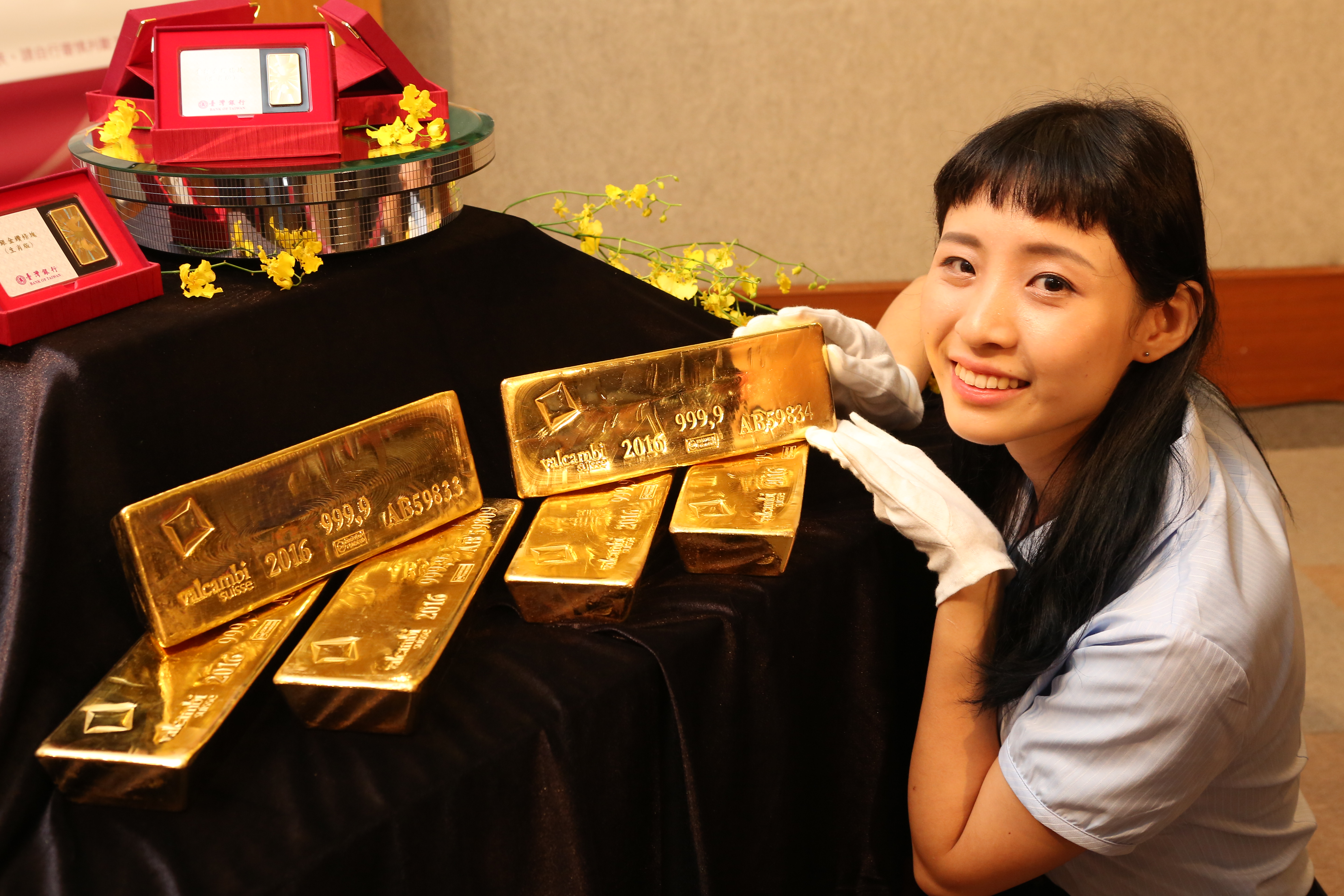 黃金價格的避險色彩，讓投資人趨之若鶩，羅傑斯卻說要等1000美元以下才下手。