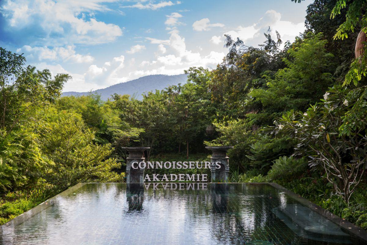 朗格鑑賞家學院（Connoisseur’s Akademie）在泰國清邁四季酒店內舉行，其獨棟Villa建在熱帶叢林之中，被原始環境包圍，讓客人們可以靜下心上課與賞錶。