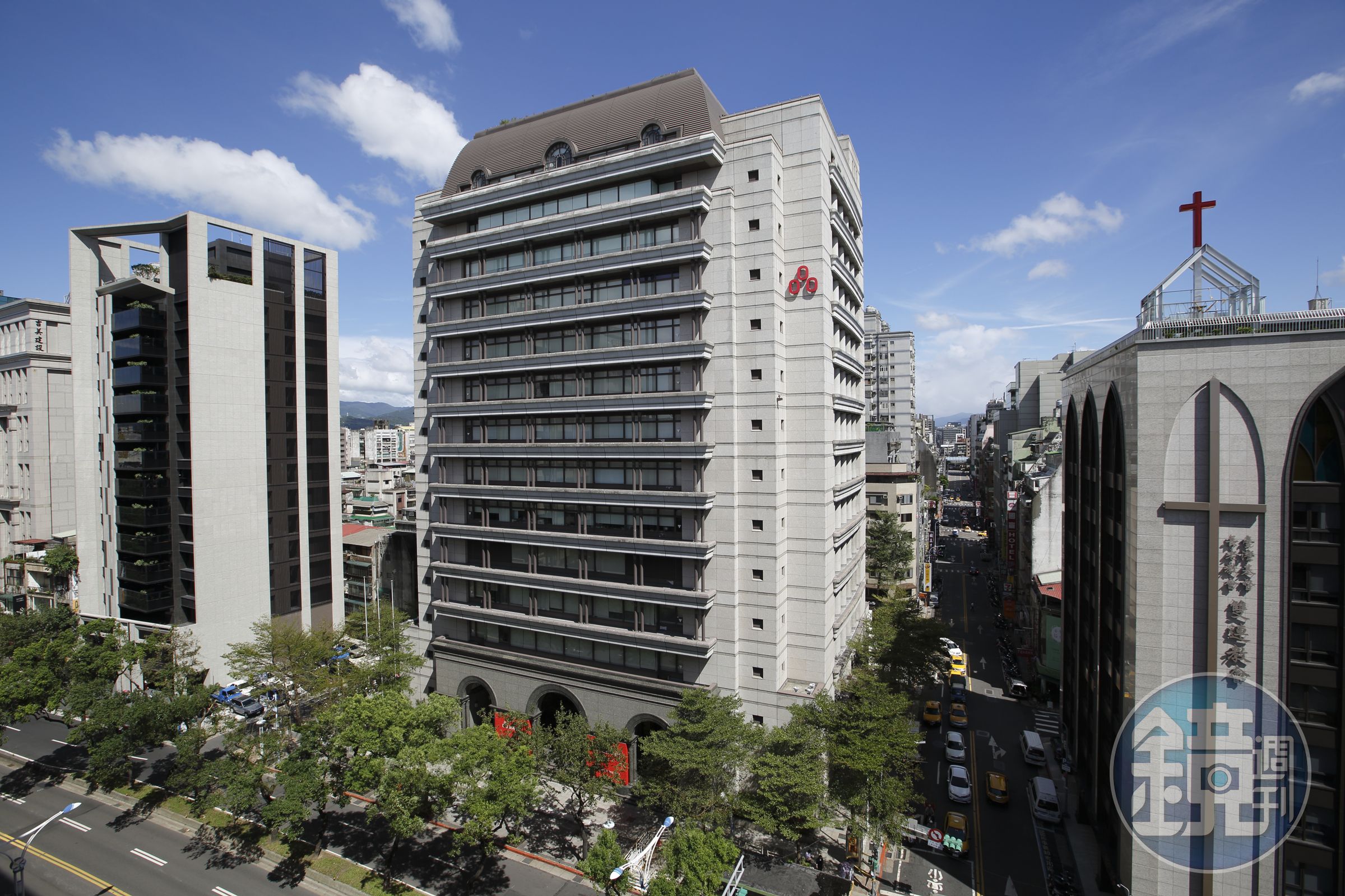 中國十一長假後，因華南市場仍持續暢旺，台泥廣東水泥全品項每噸從人民幣310元調整至340元，調幅達9.6％。 （圖為台泥總部外觀）
