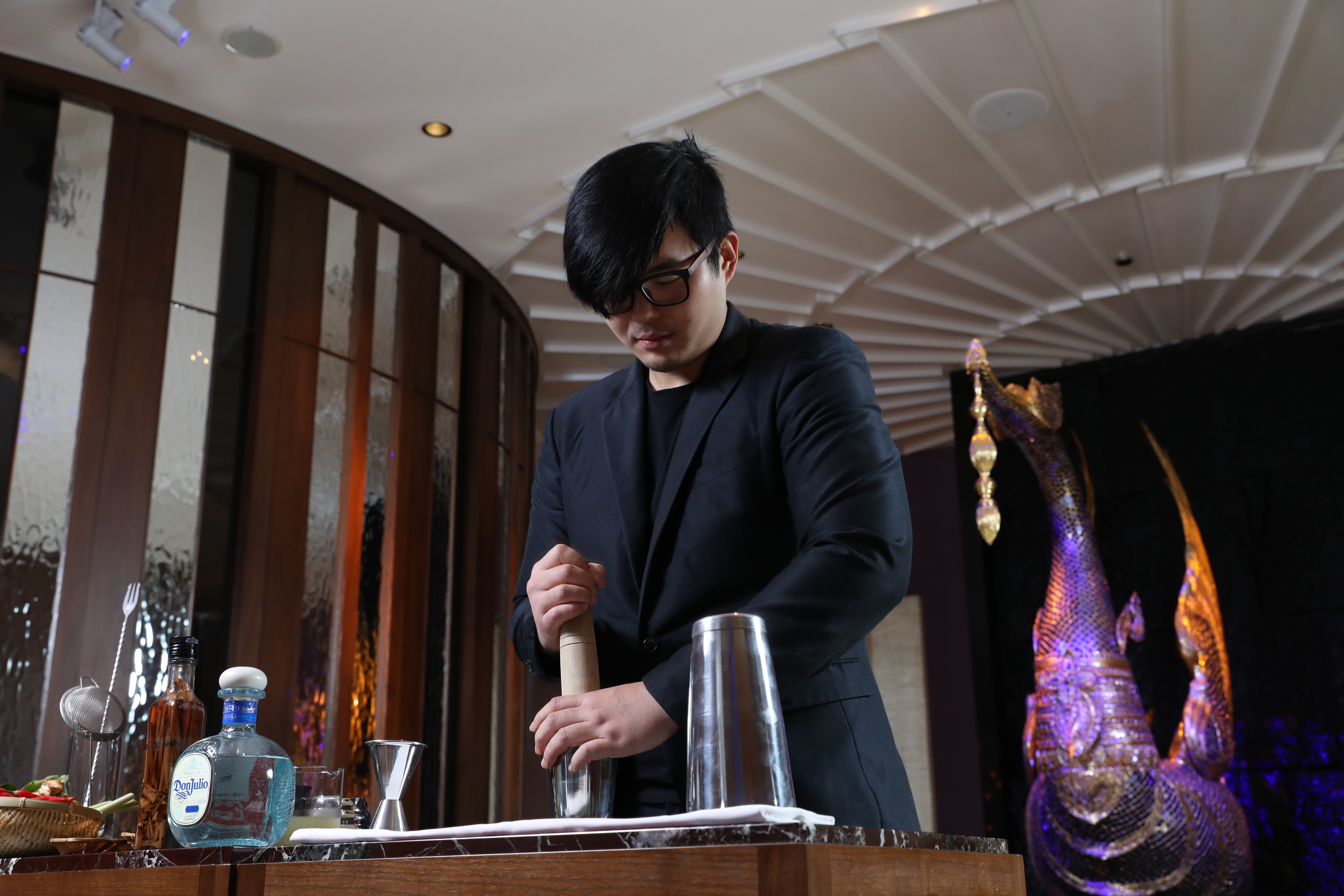 劉明杰Tom的調酒歷7年，曾任文華東方酒店Bencotto義大利餐廳吧台主管，2015年獲帝亞吉歐世界頂尖調酒大賽（Diageo World Class）台灣區第5名，2016年百加得傳世雞尾酒大賽（Bacardi Legacy Cocktail Competition）台灣區前八強，目前積分排名第二。