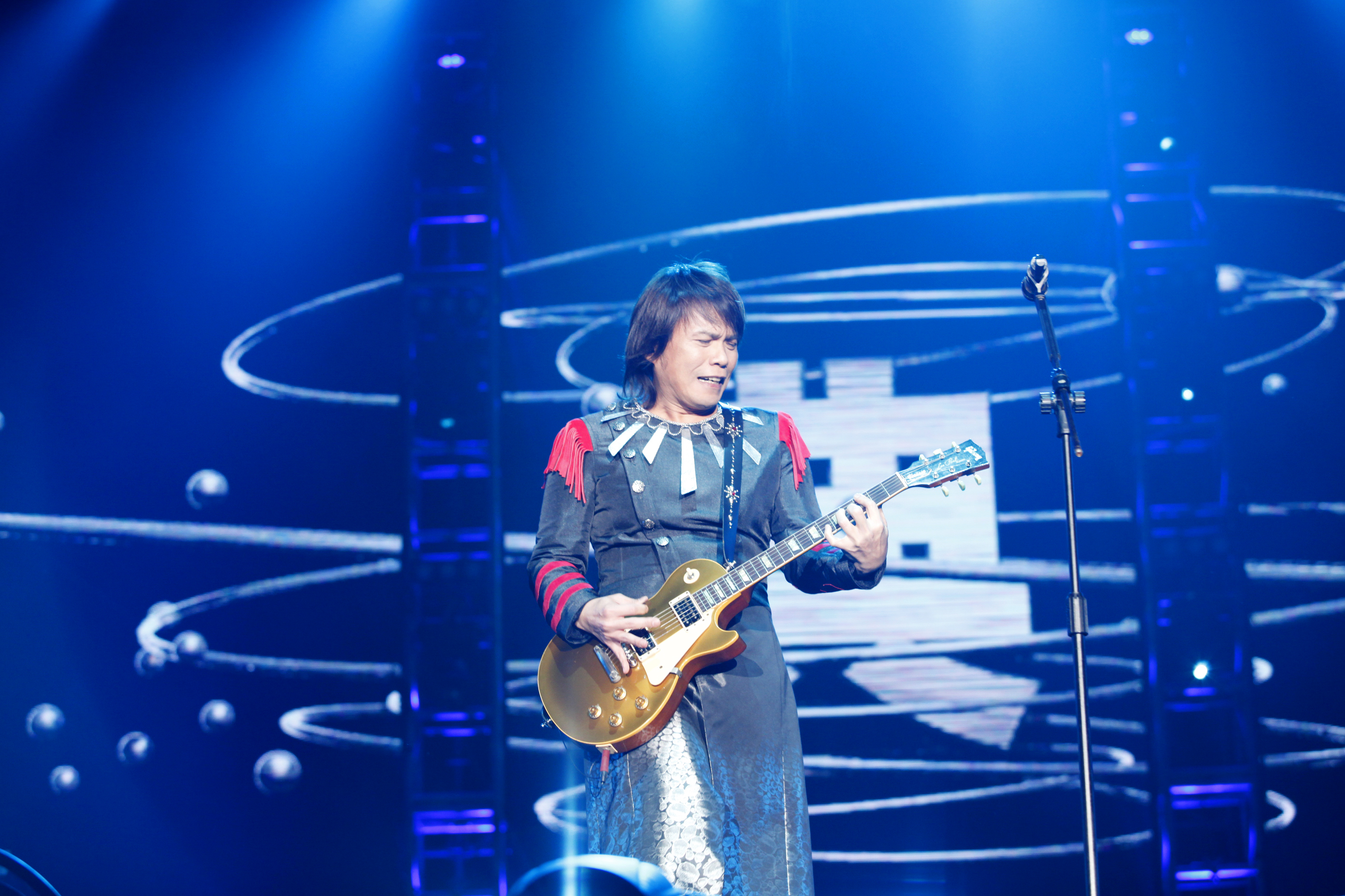 一年攻雙蛋　伍佰高雄嗨唱30首經典歌