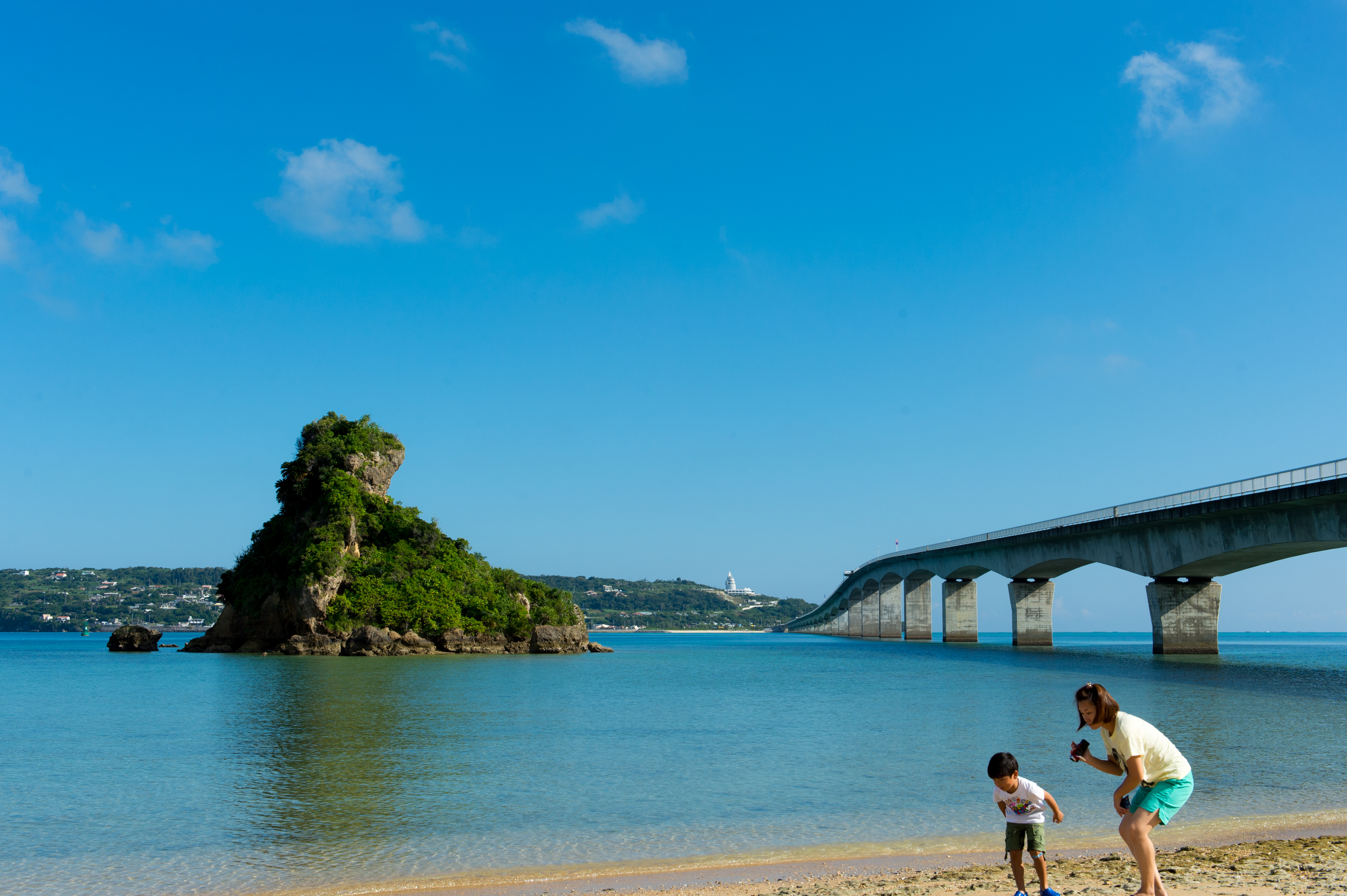 古宇利大橋下的海景與沙灘已經很無敵，但重頭戲得過橋到古宇利島上才能一探究竟。