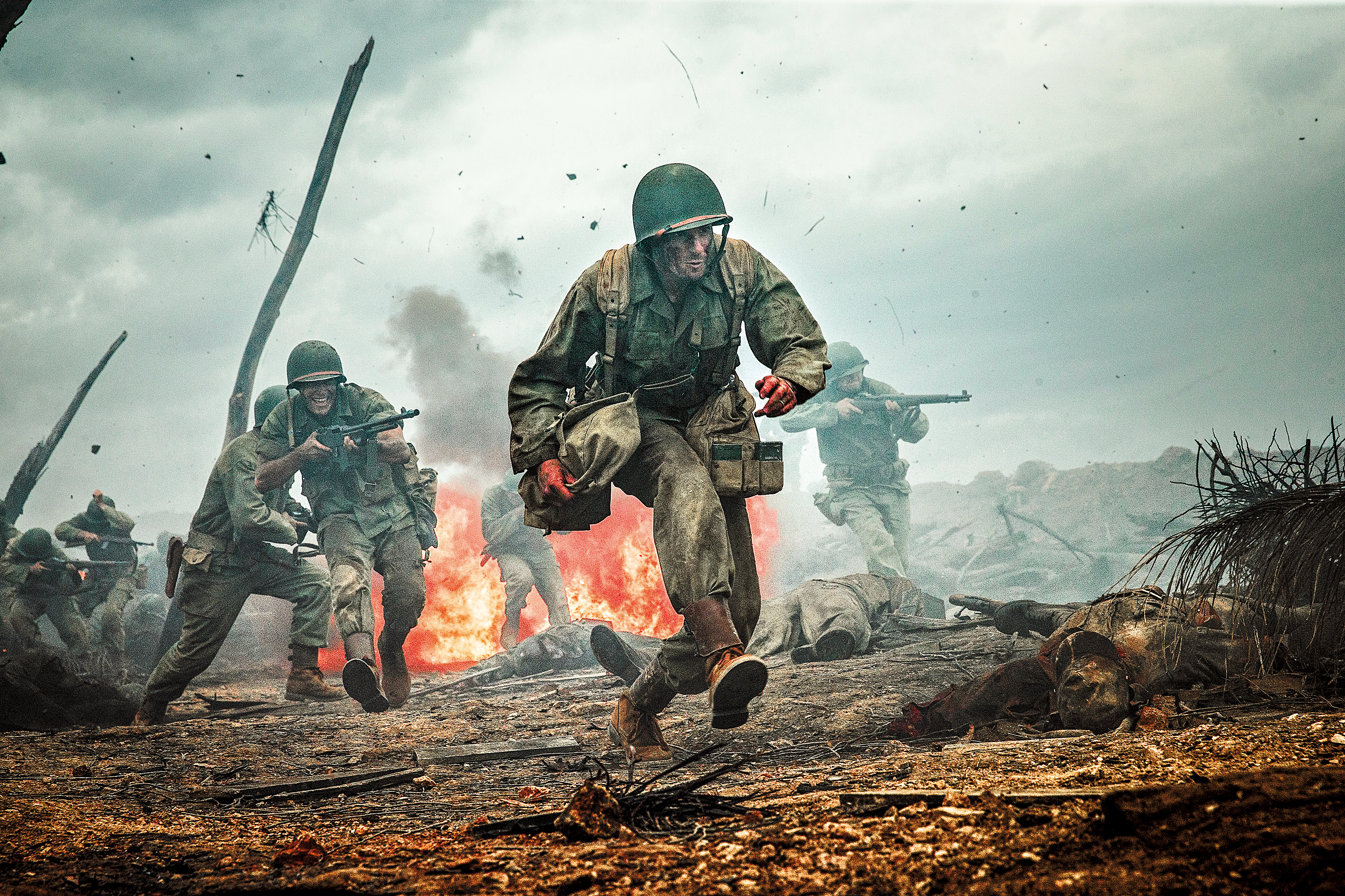 【探照鏡】炸飛士兵、火烤真人　《鋼鐵英雄》不靠特效拍戰爭