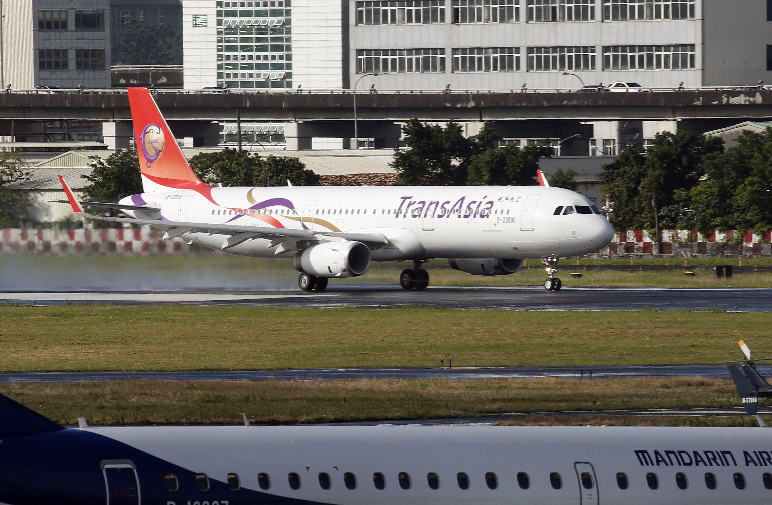 【興航停飛】錢坑太大？ 民航局證實復興航空停飛一天