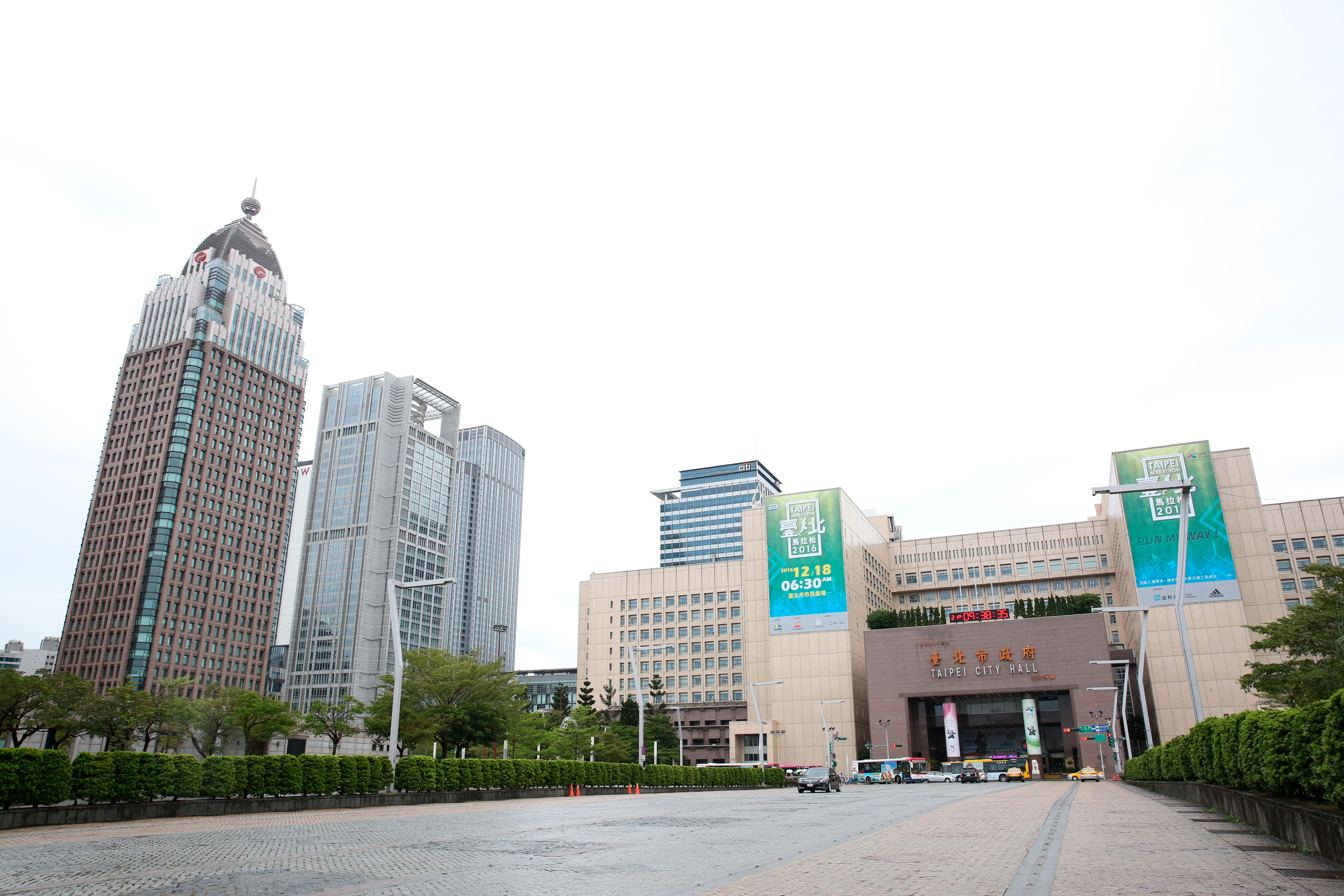 北市府比鄰遠雄大樓,雙 邊關係從冷到熱,關鍵就 在市府談判團隊換人。