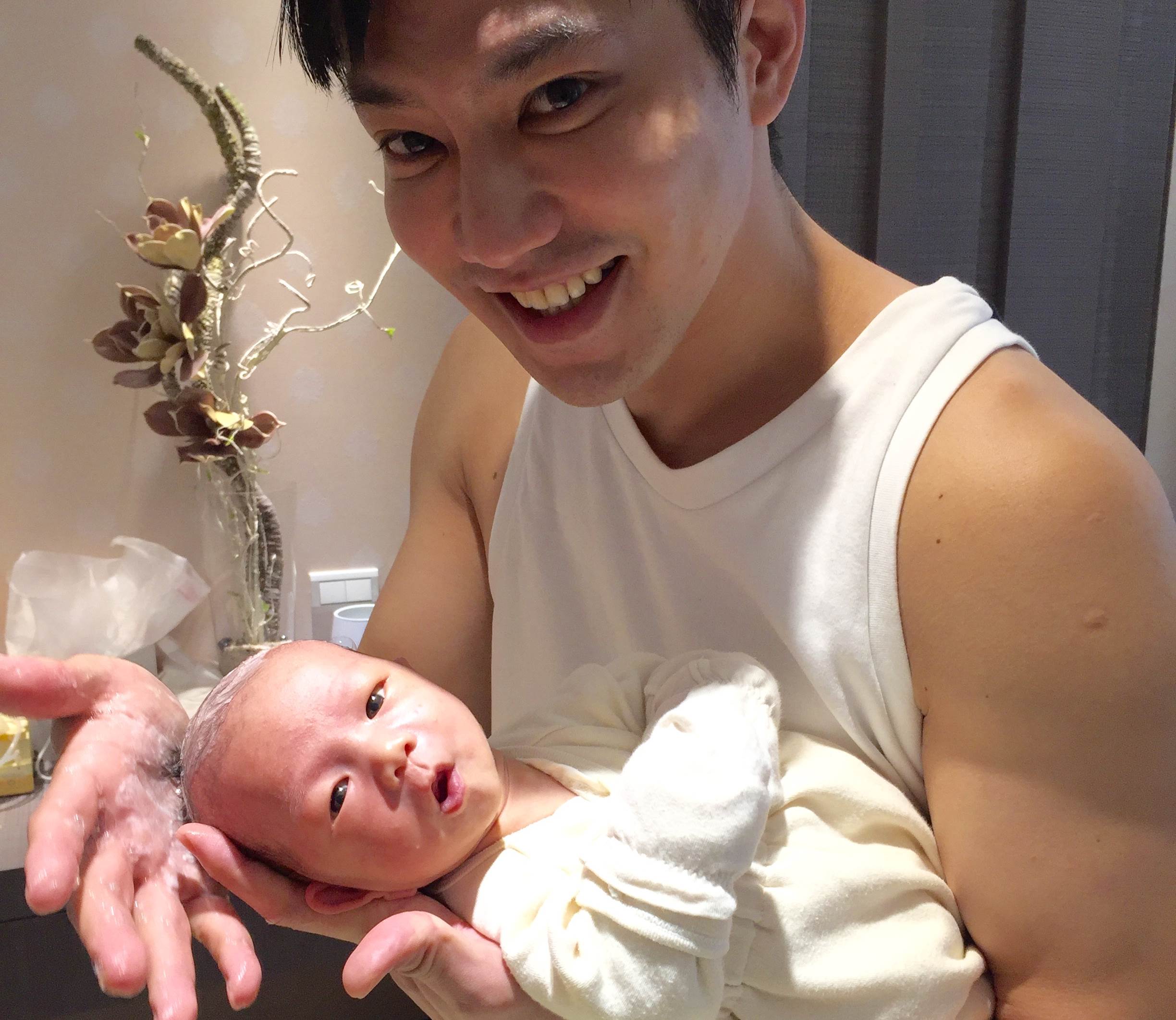 鄒承恩升格奶爸　大嘆洗兒有夠難