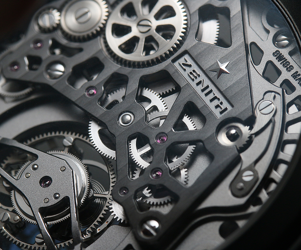 El Primero 4805機芯的機板同樣是現代化風格，機板裝飾風格相當硬派。