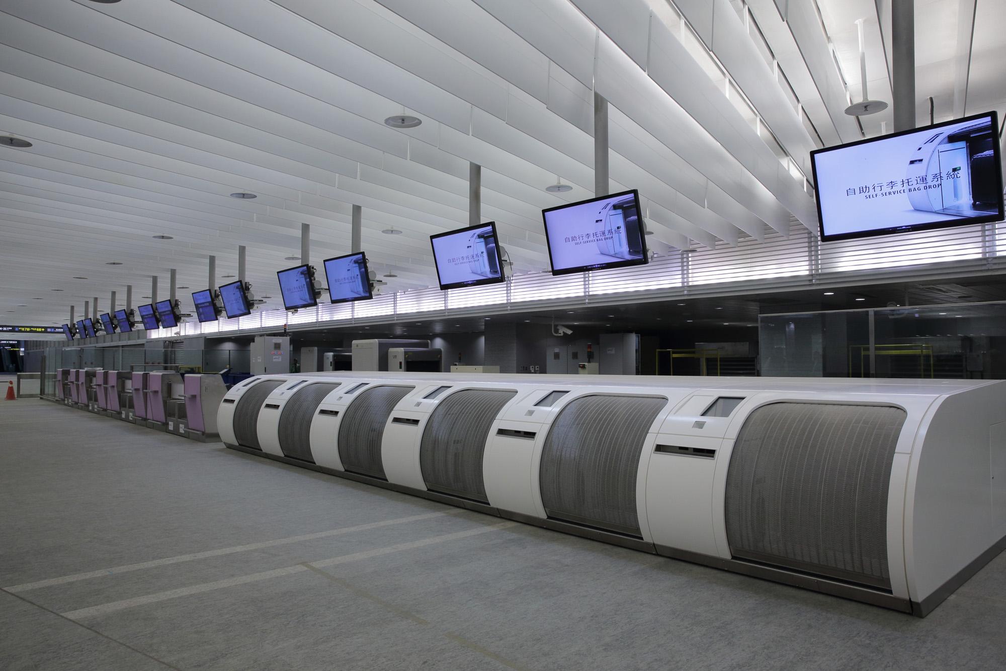 桃園機場捷運的預辦登機櫃臺已經看得出雛形。