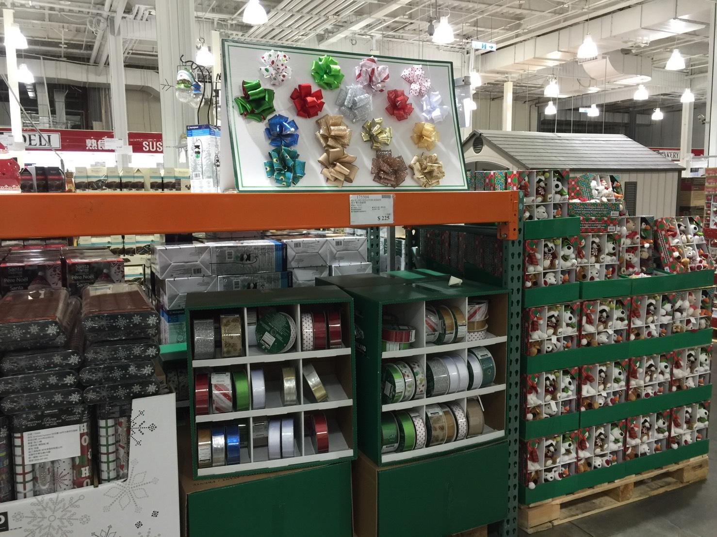 Costco(好市多)一年四季都能看得到縉陽的緞帶。(游筱燕攝)