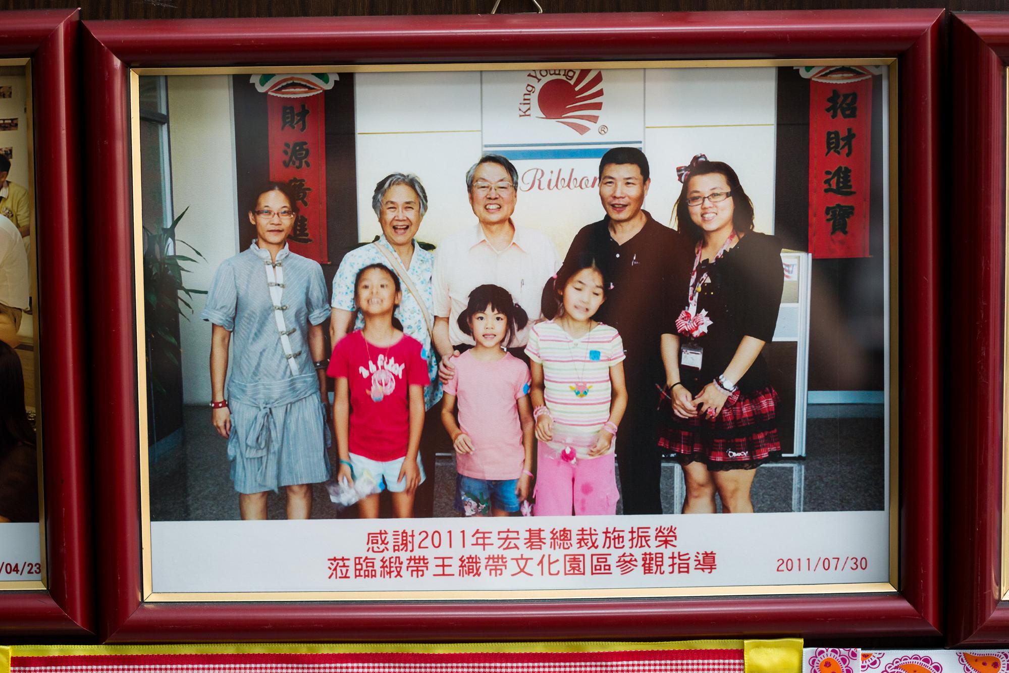 宏碁集團創辦人施振榮很喜歡來「緞帶王織帶文化園區」遛孫子，每年都會來報到好幾次。
