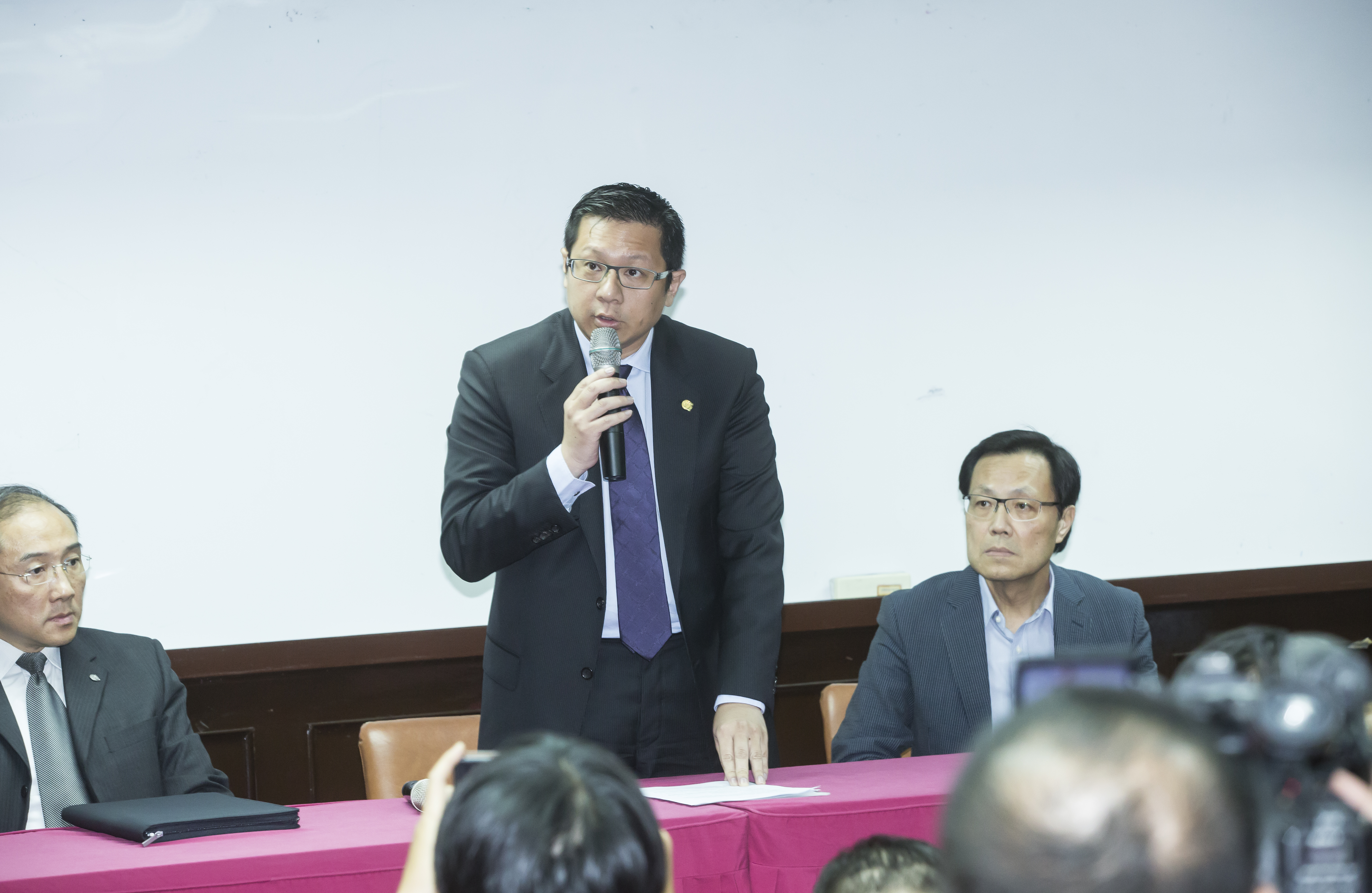 握有飛機為擔保品的債權銀行,立即著手找尋買家,但求把興航借款要回來。
