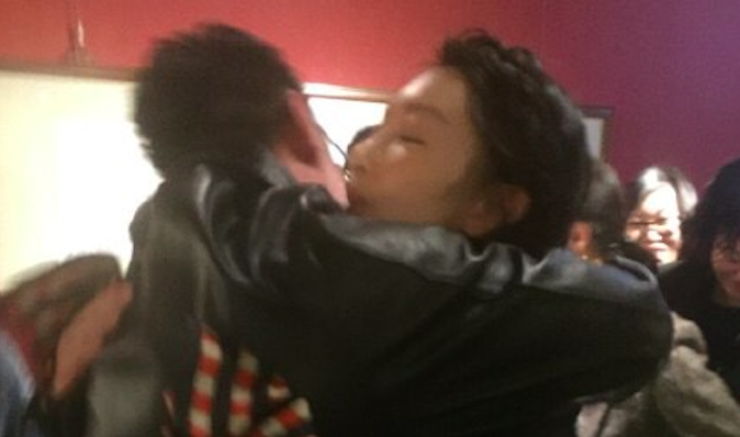 【金馬慶功】「宇宙CP」合體!周冬雨、余文樂抱抱又親親