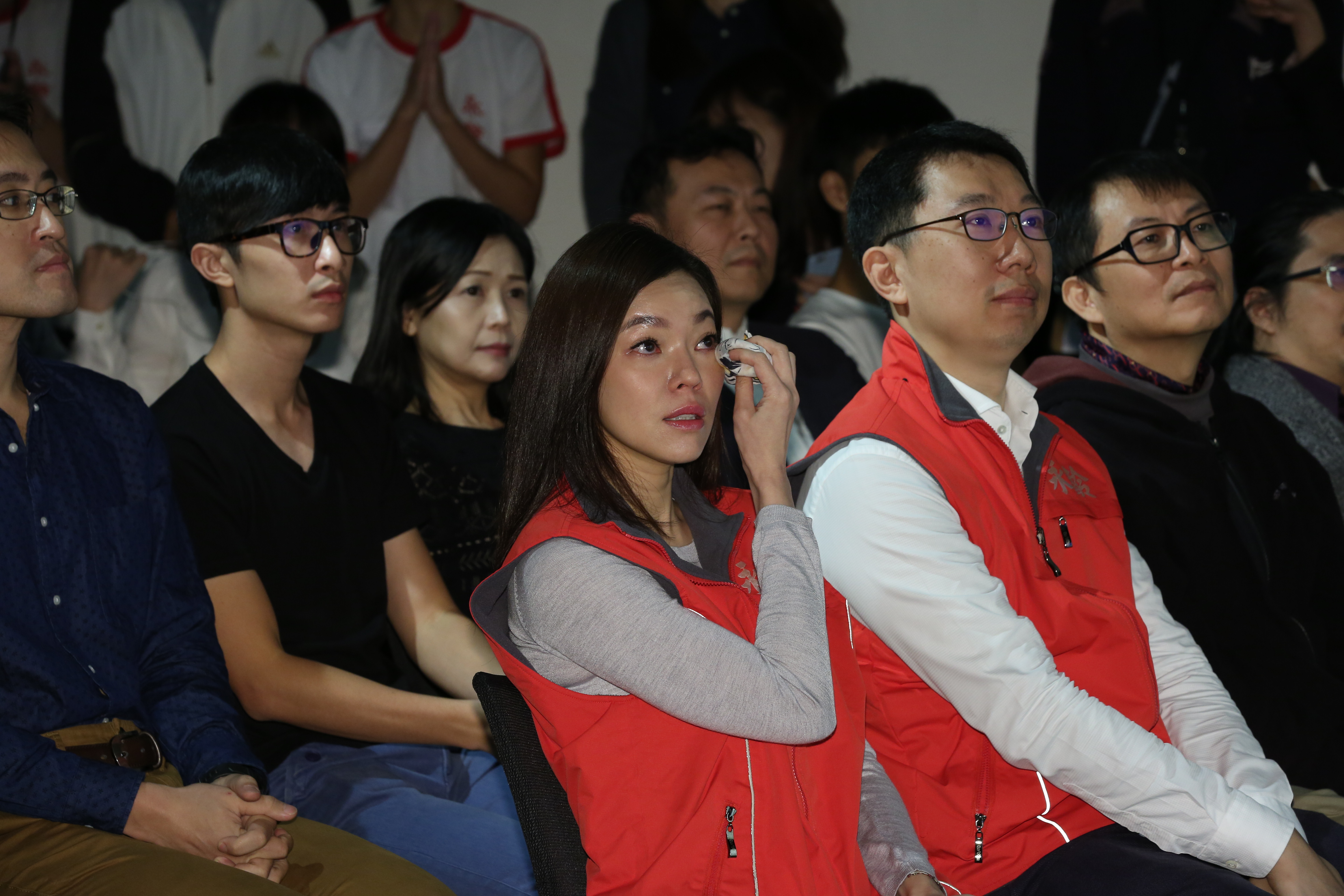 怎麼回事？ 郭台銘夫人出席活動突淚崩