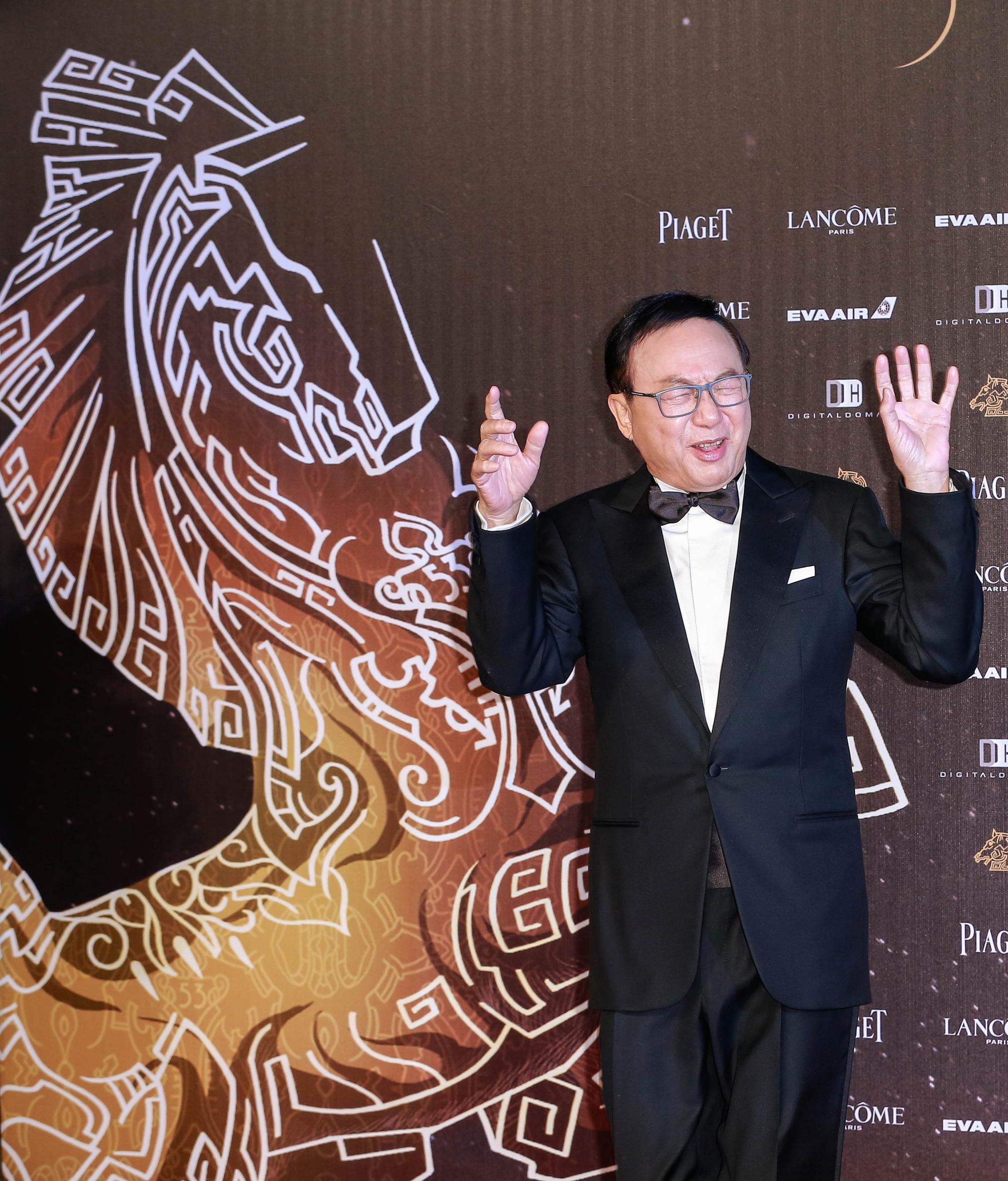 內植喜劇基因,走金馬紅毯時,許冠文表情喜感。(攝影組攝)