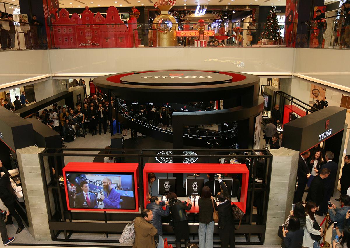帝舵在香港海港城舉辦Heritage Black Bay Exhibition，吸引許多消費者參觀。