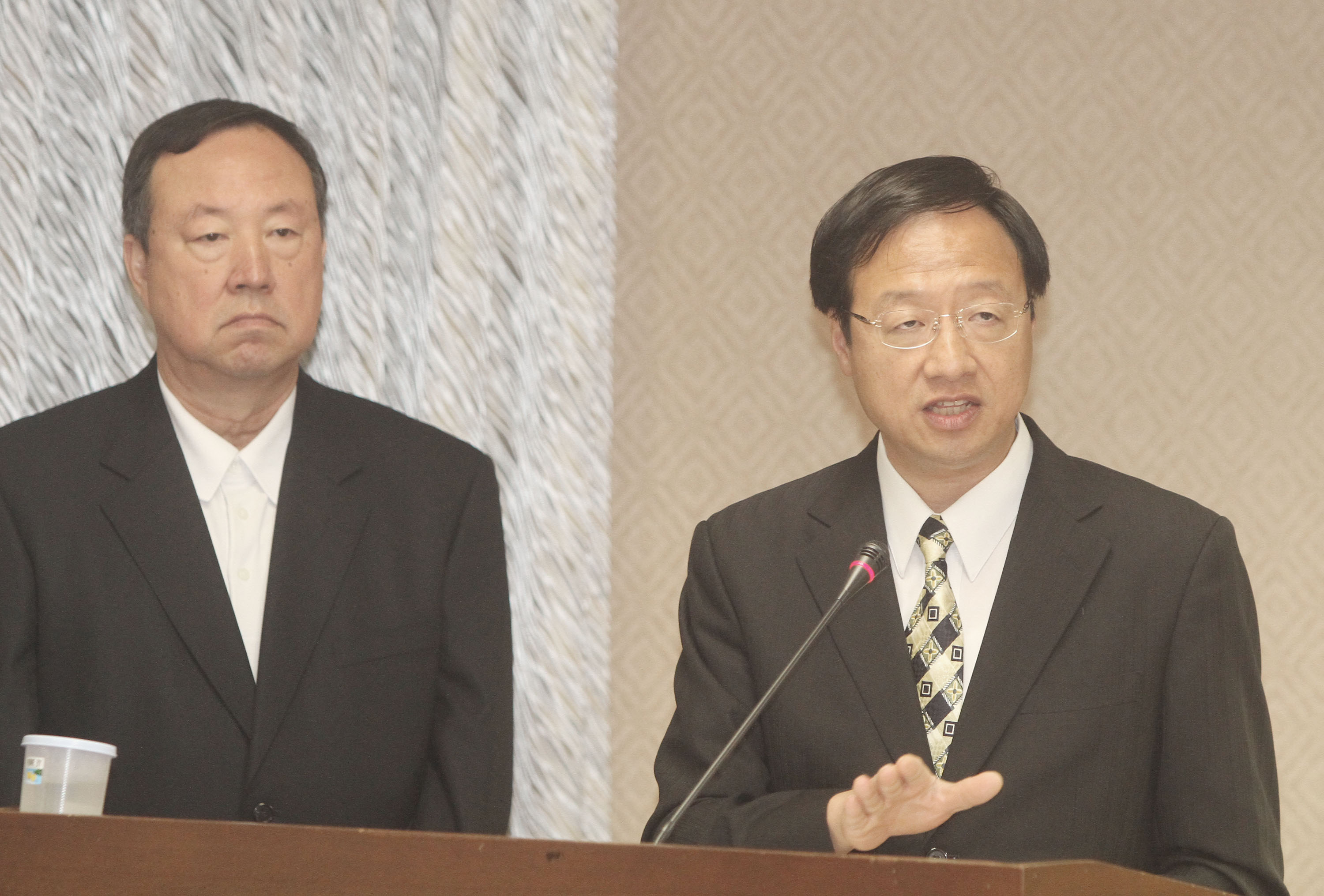 前行政院長江宜樺卸任後赴香港任教，為「9月政爭」洩密案將回國應訊，可能與老長官馬英九對質。