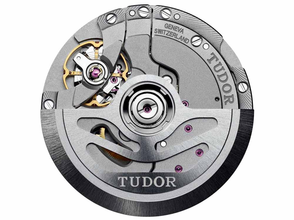 Pelagos LHD專用的MT5612- LHD自動上鍊機芯,將龍芯改置於左側,並具備70小時的動力儲存,使用矽游絲及砝碼擺輪,通過瑞士官方天文台C.O.S.C.的精準度認證。