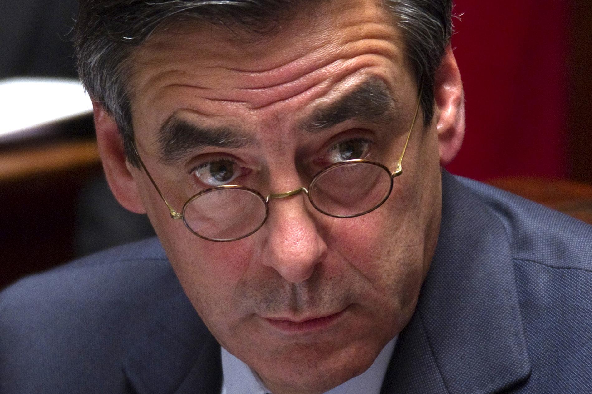 【法大選】法國衣Q最高的政治人物：費雍和他的紅襪子