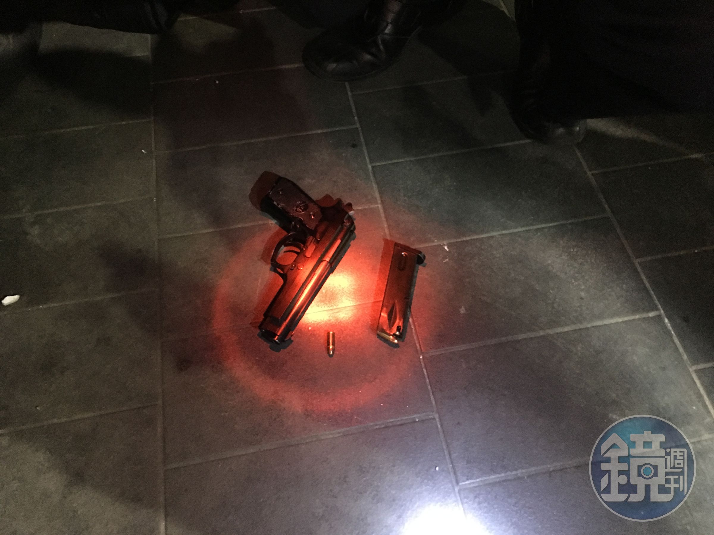 警方起出林嫌攜帶的改造手槍及子彈。