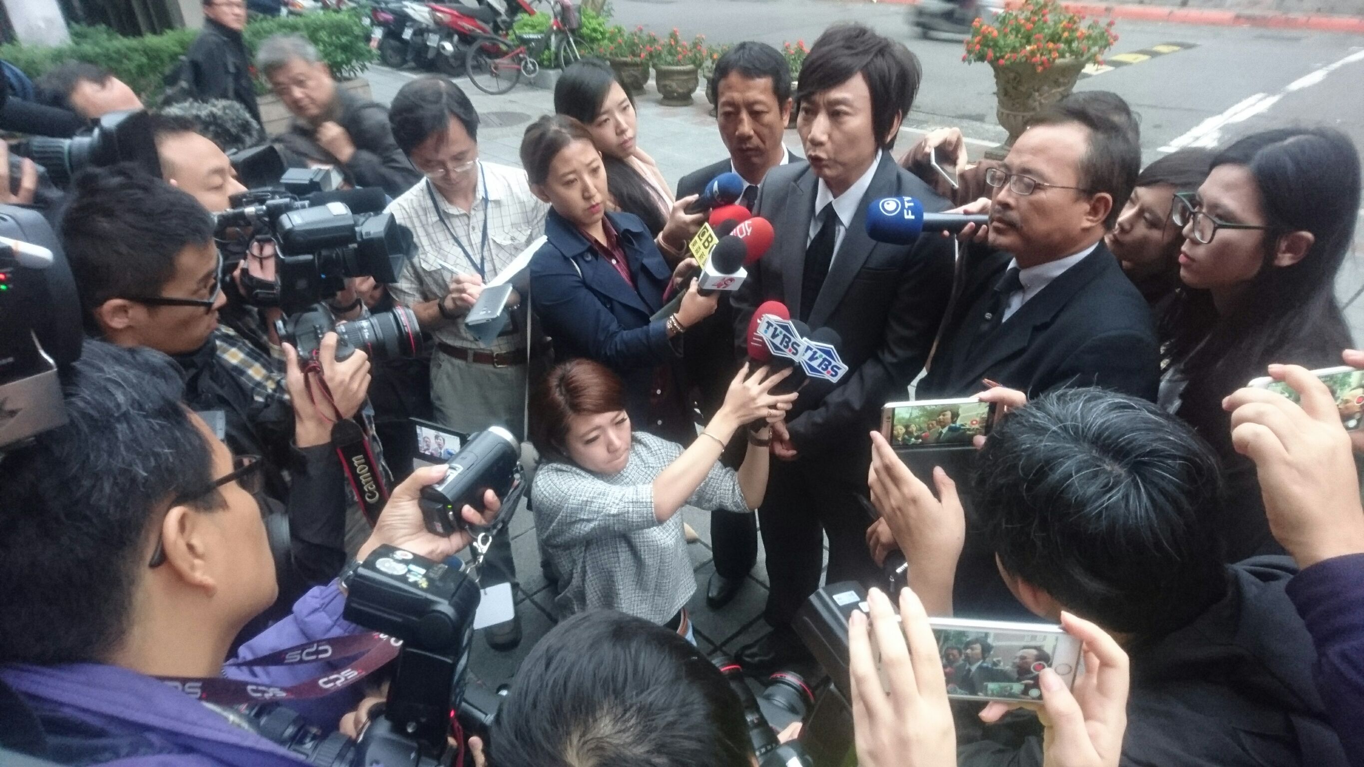 秦偉涉性侵案首出庭　嗆不實言論就提告