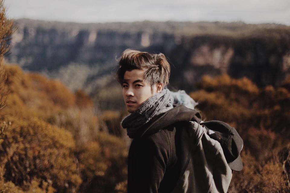 新加坡歌手金文明(Benjamin Kheng)以自身為例,鼓勵小學生別在意考試成績(畫面取自臉書)。