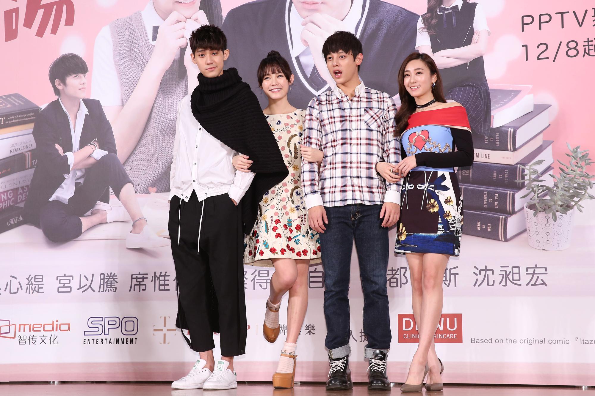 李玉璽(左起)、吳心緹、宮以騰和席惟倫出席《惡作劇之吻Miss In Kiss》首播,吸引許多學生參與。