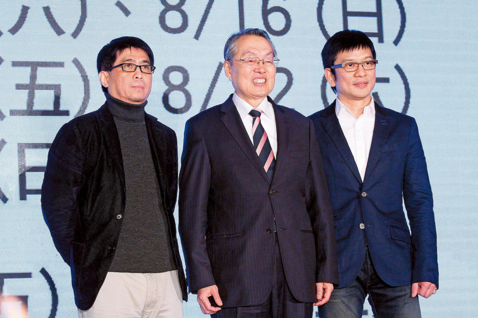 「寬宏藝術」總經理秦聰杰(左起)、宏碁榮譽董事長施振榮、江蕙經紀人陳子鴻一同出席江蕙封麥演唱會加場說明會,陳子鴻同時也是MUST會員。 (東方IC)