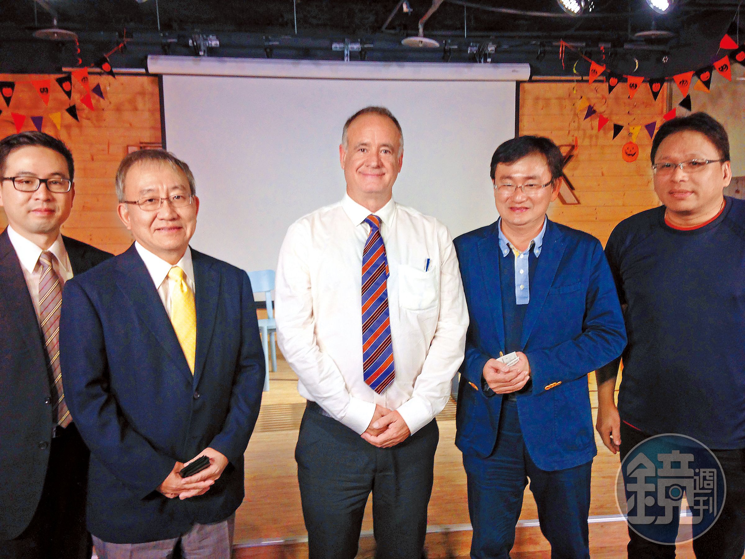 澳洲著作權集管組織APRA的國際關係處處長Scot Morris（中）來台進行智財權交流活動，透露台灣主辦單位常拖欠國際表演者的權利金。