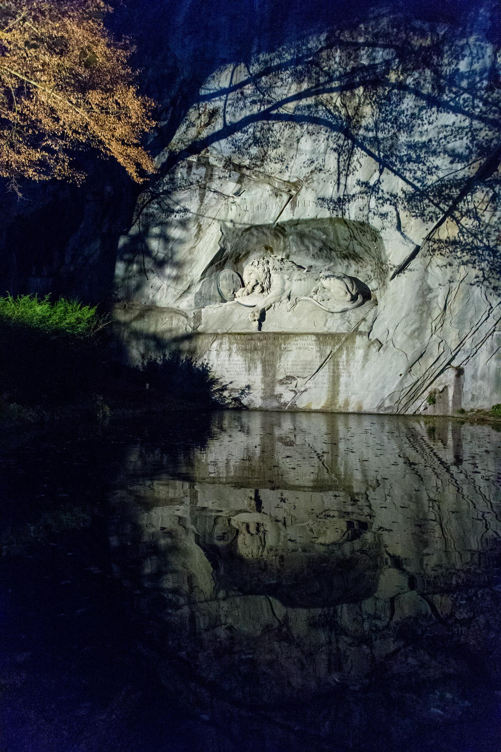 獅子紀念碑,是琉森最著名的地標之一,也是團體旅客必訪處。