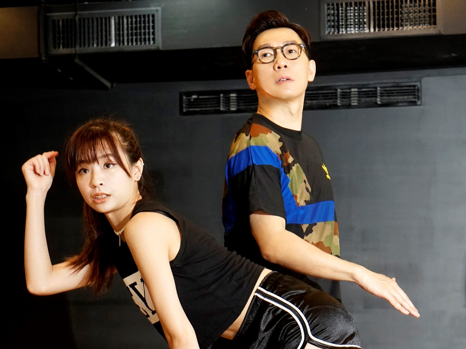 品冠與女舞者火辣練舞 老婆叫「大叔」快練習