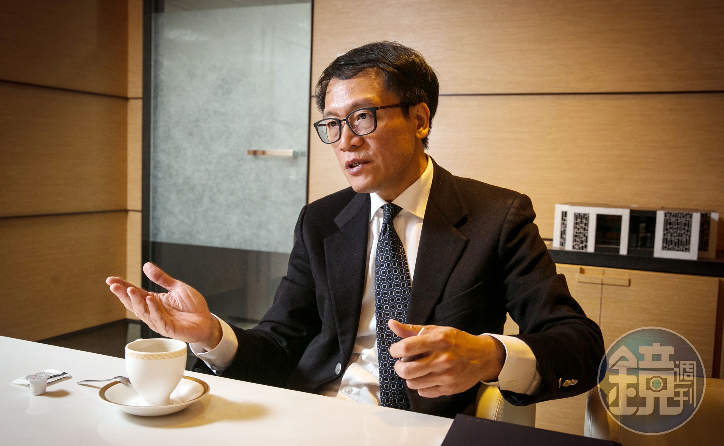 華固建設總經理洪嘉昇認為，政府標售地上權案時，應收足權利金而非繼續收取租金。